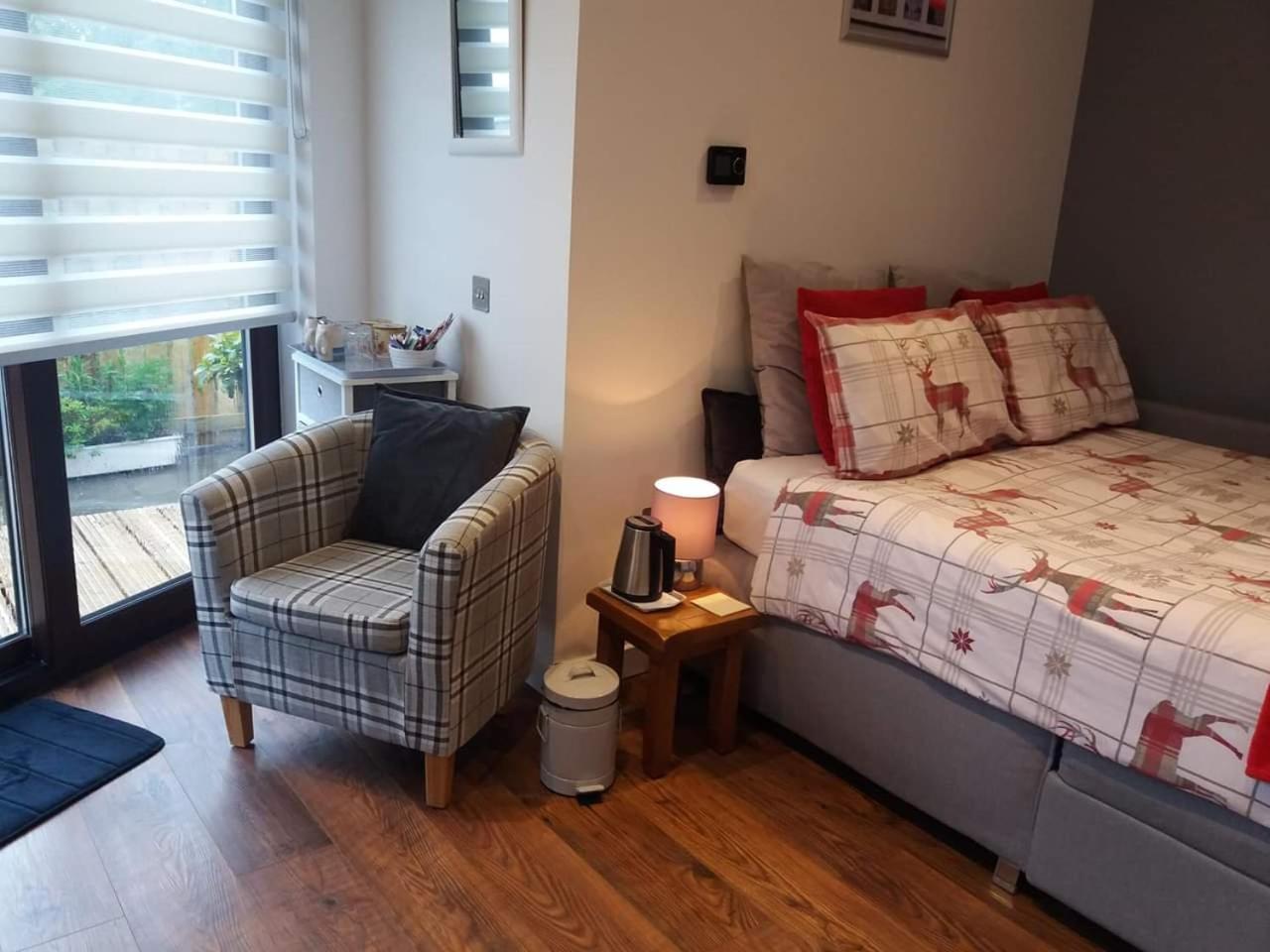 Deluxe Double Room with Shower - Photo 1