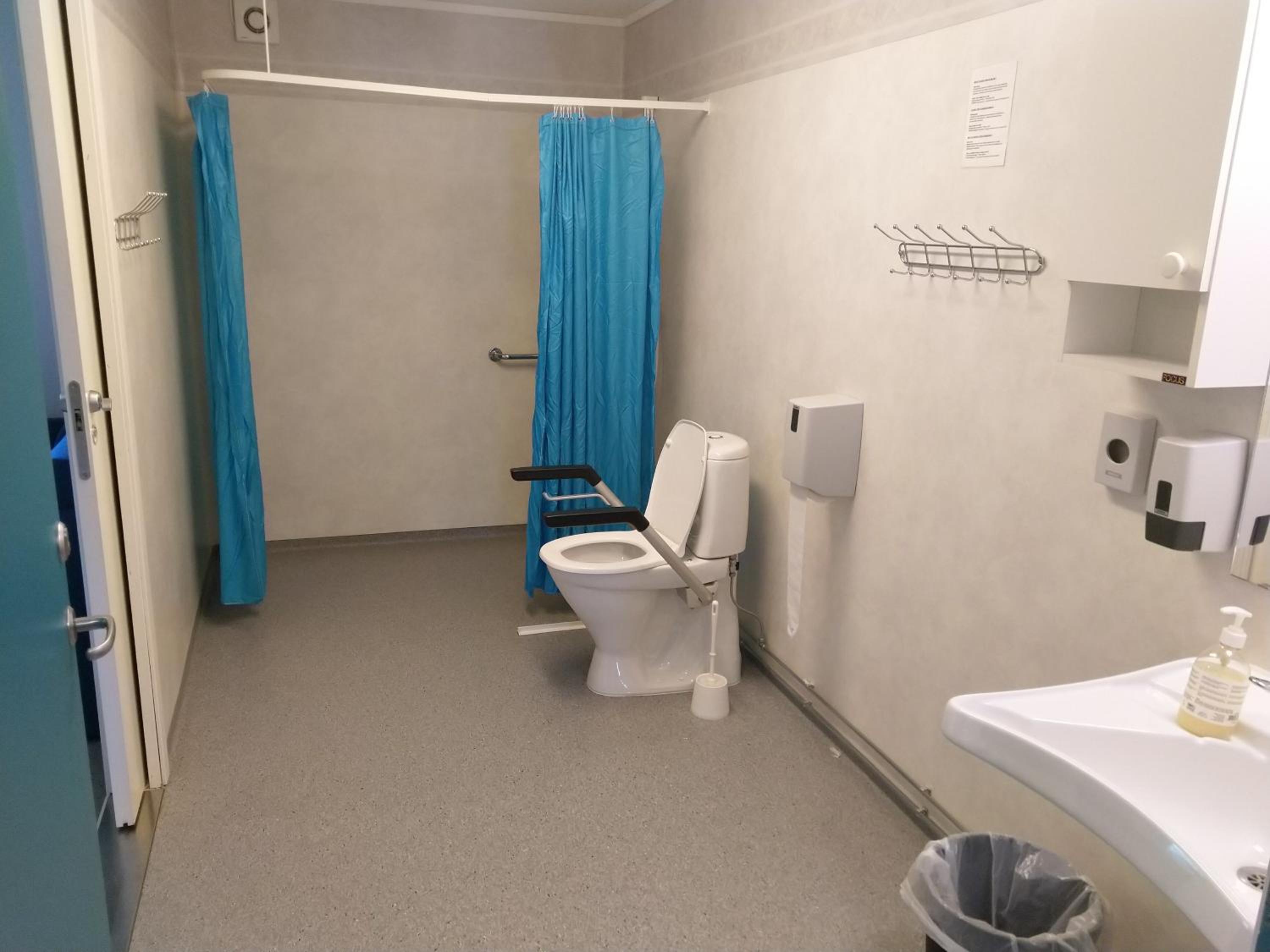 Quadruple Room - Disability Access photo 1