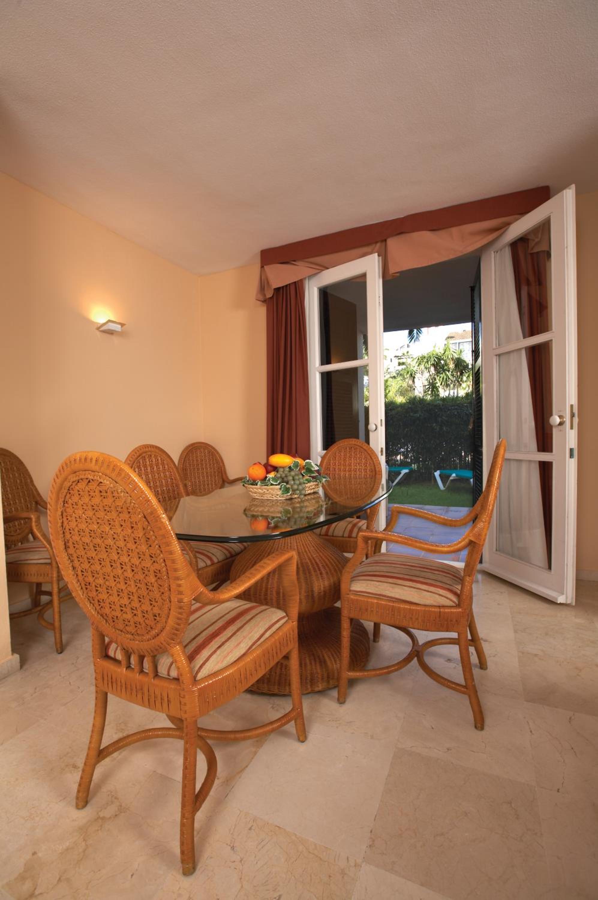 Superior Two-Bedroom Apartment (6 Adults) photo 2