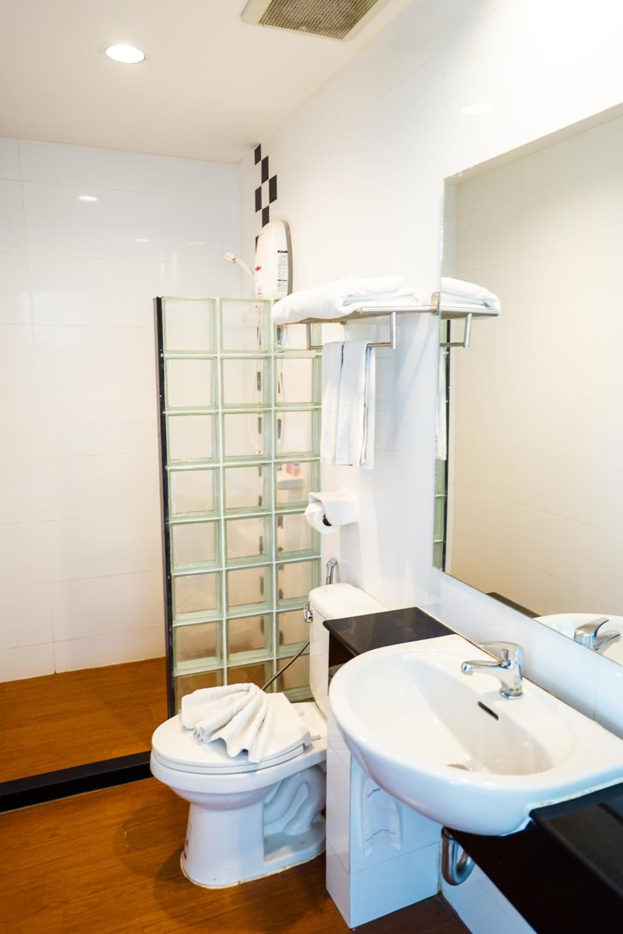 Deluxe Twin Room with Sea View photo 2