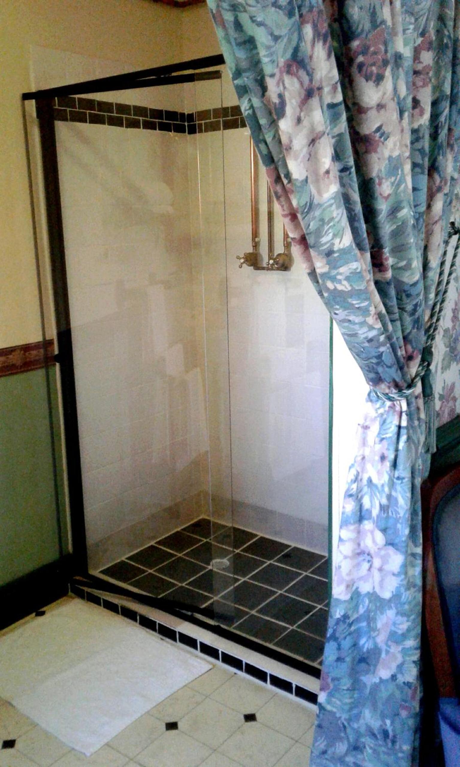 Deluxe Double Room with Shower - Photo 3