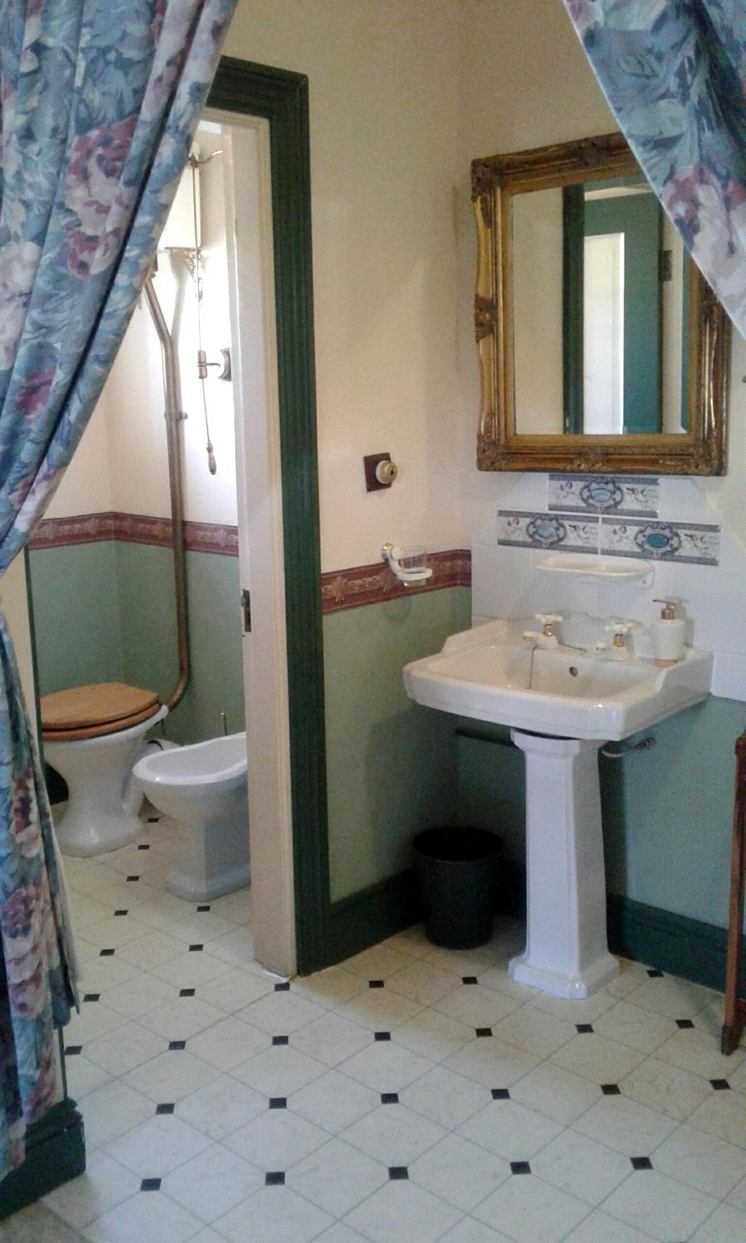 Deluxe Double Room with Shower - Photo 2