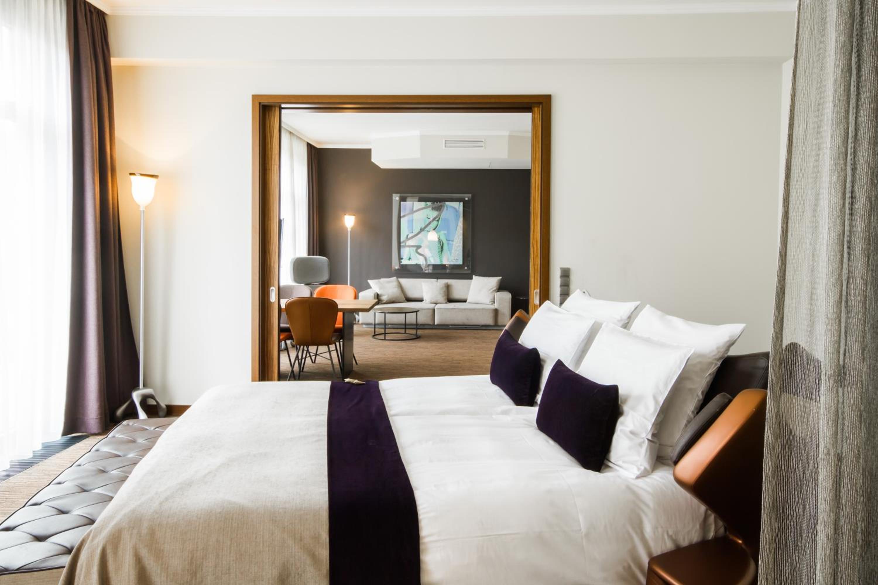 Suite - Photo 1