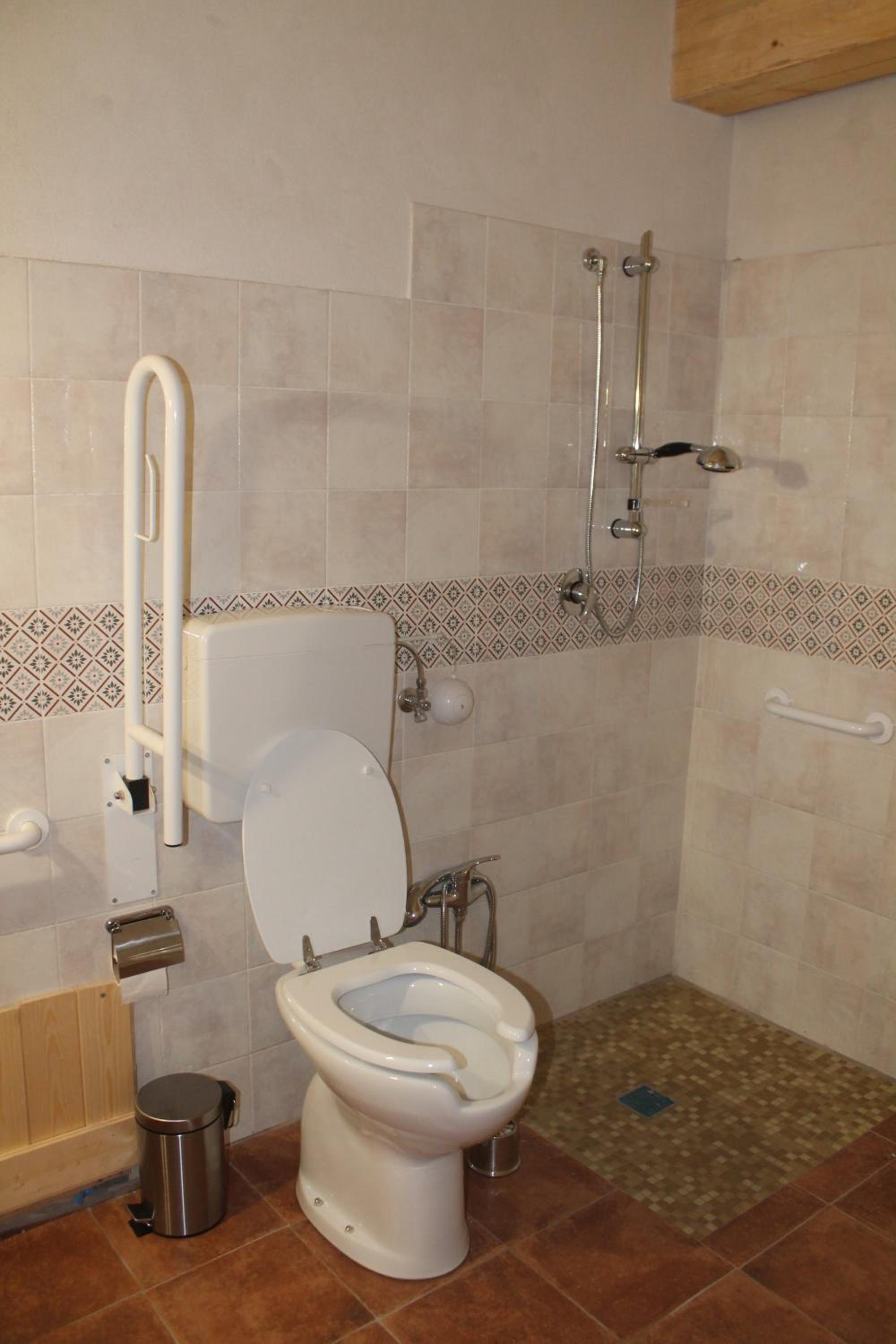 Quadruple Room - Photo 8