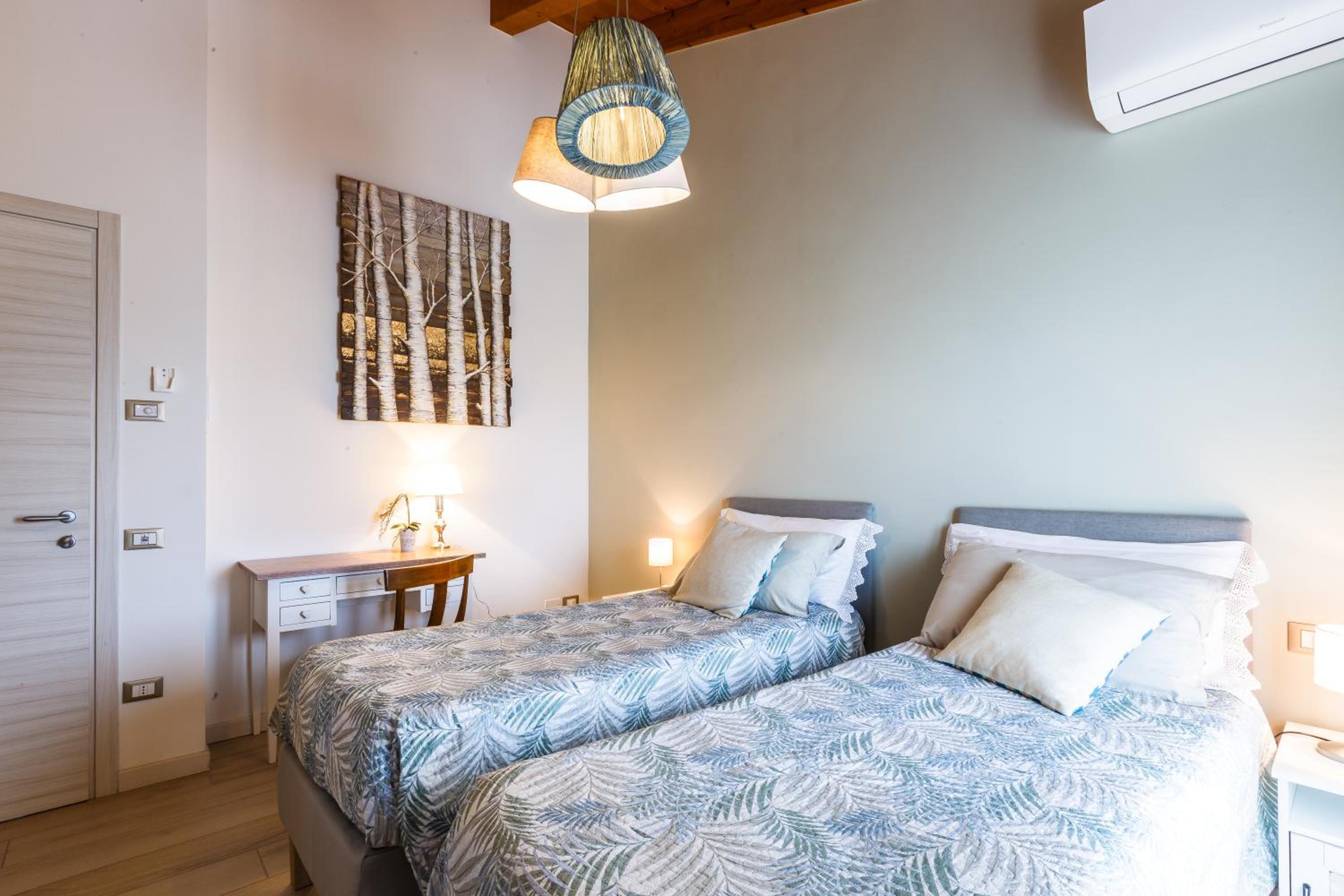 Twin Room with Balcony - Photo 6