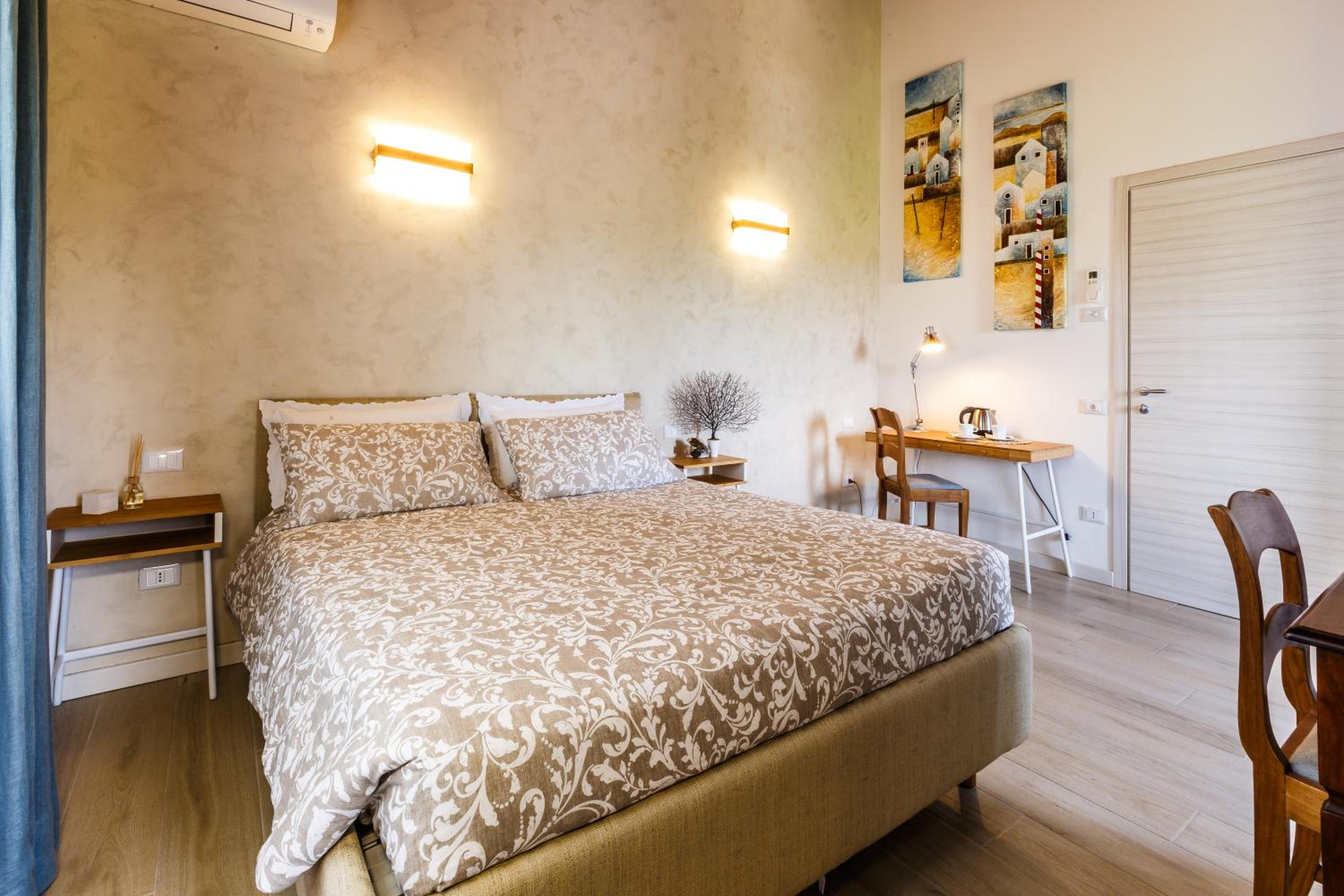 Twin Room with Extra Bed - Photo 1