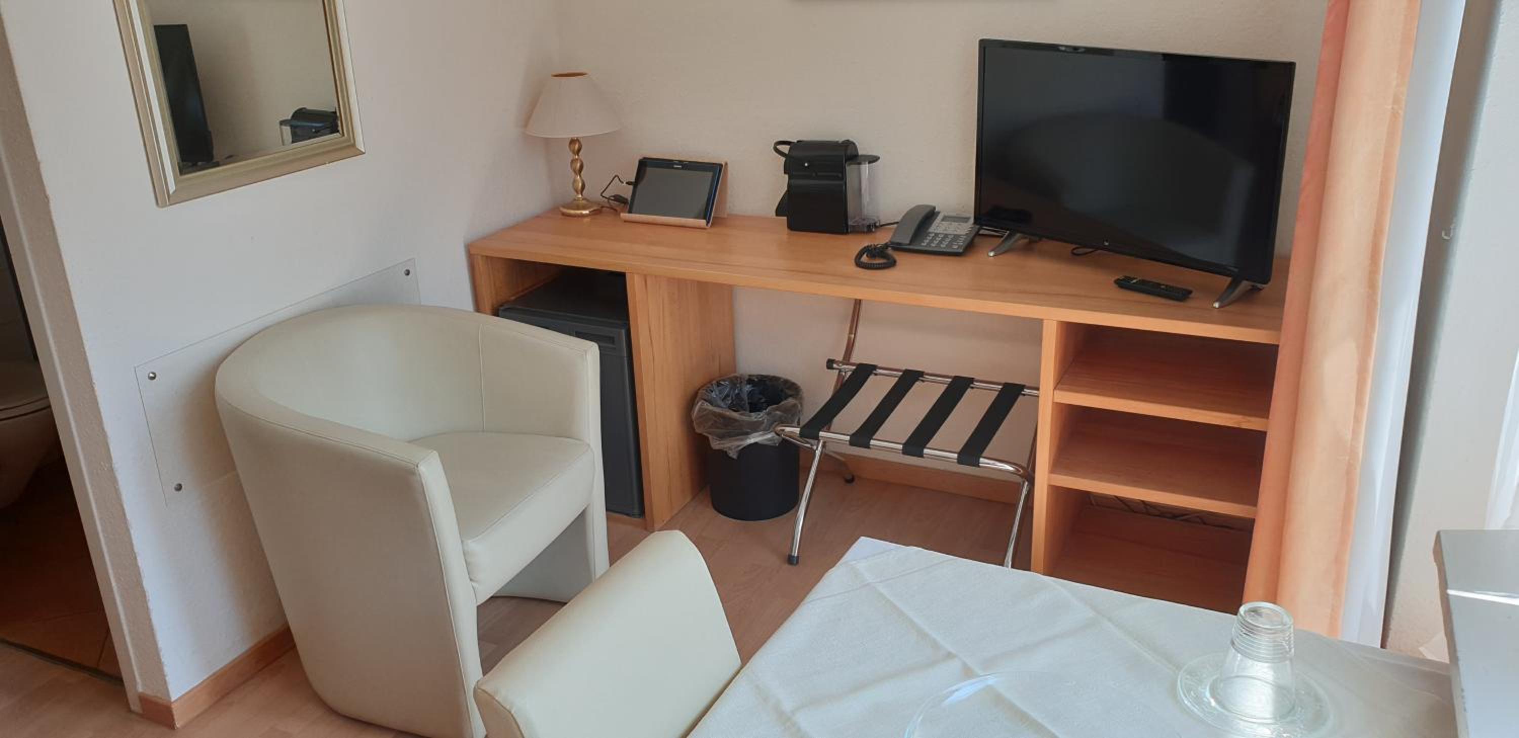 Single Room with Balcony photo 2