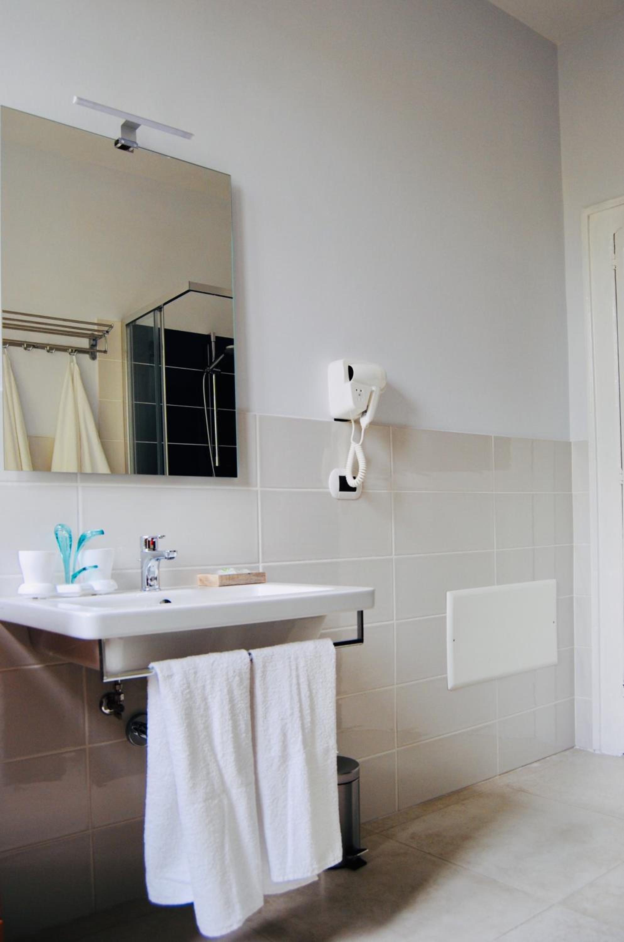 Twin Room With Private External Bathroom photo 3