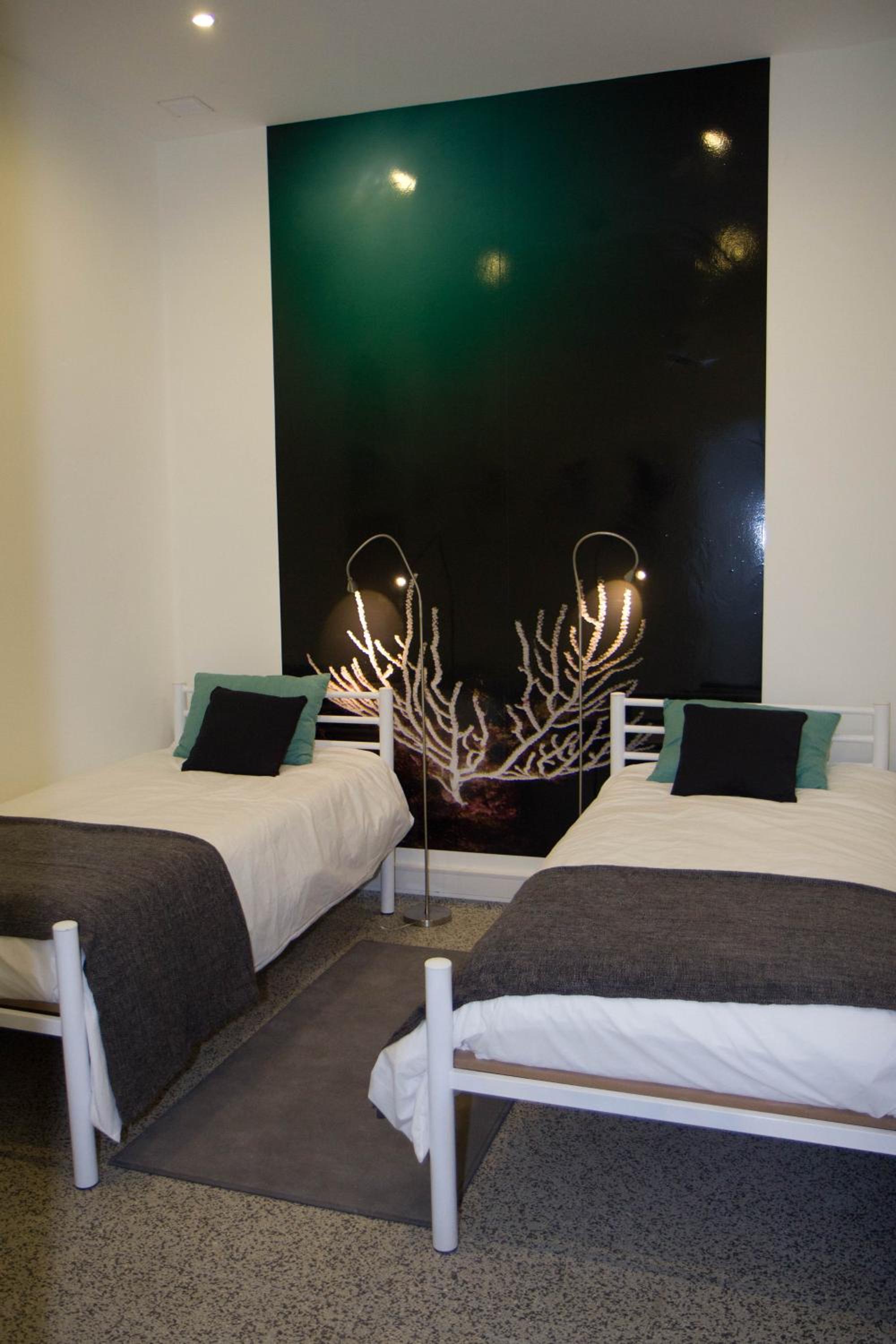 Twin Room with Shared Bathroom - Photo 12