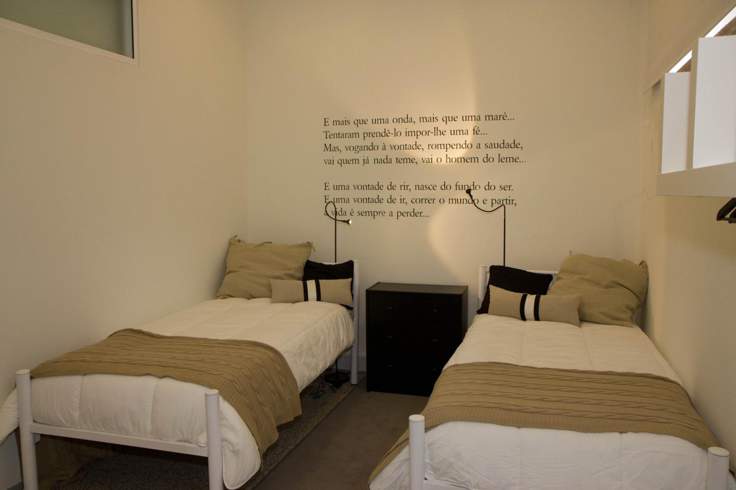 Twin Room with Shared Bathroom - Photo 1