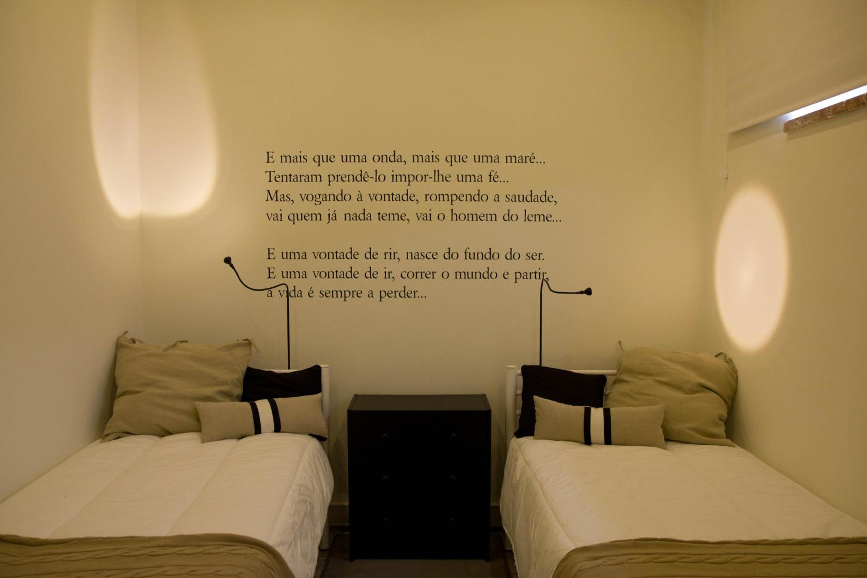Twin Room with Shared Bathroom - Photo 7