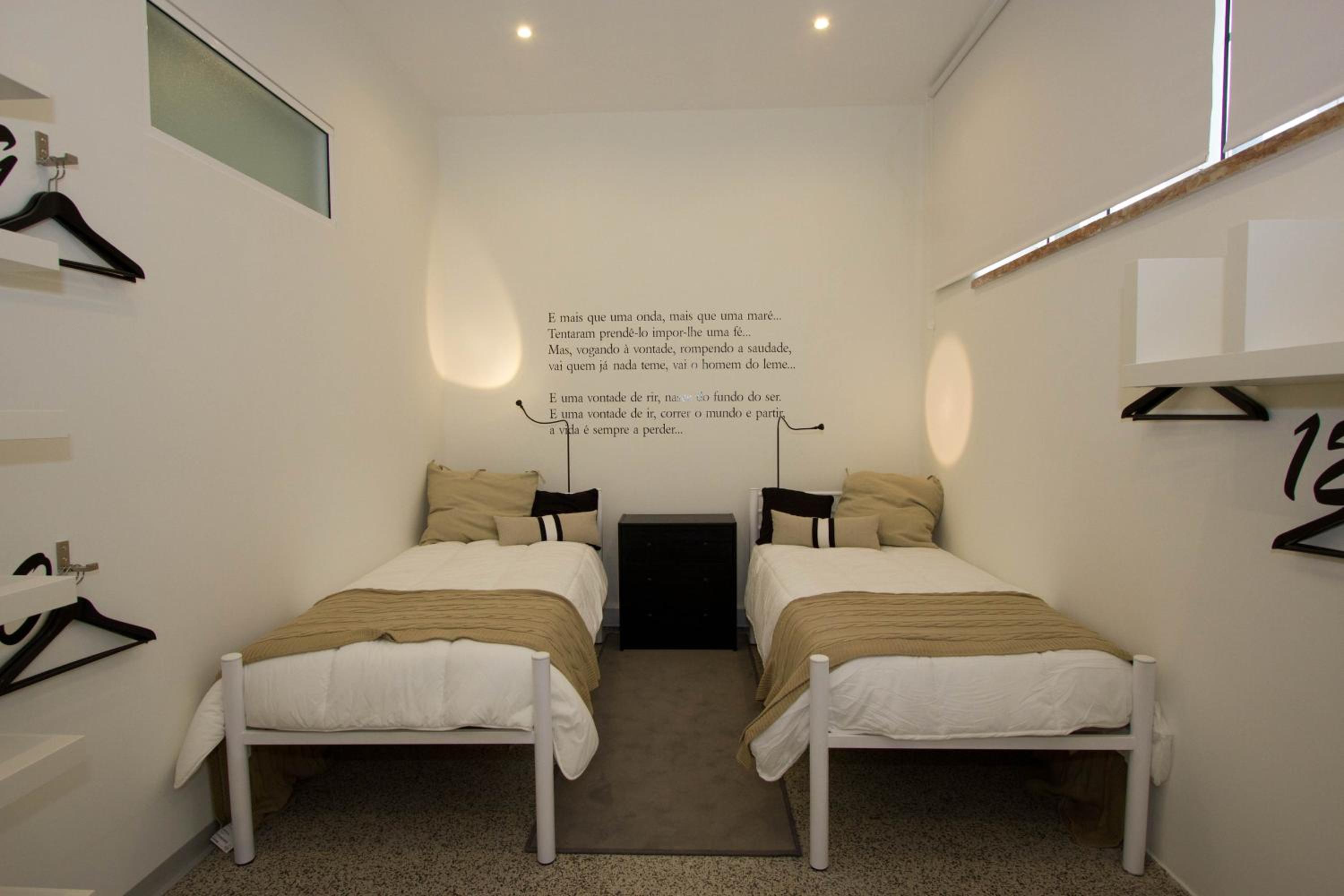Twin Room with Shared Bathroom - Photo 6