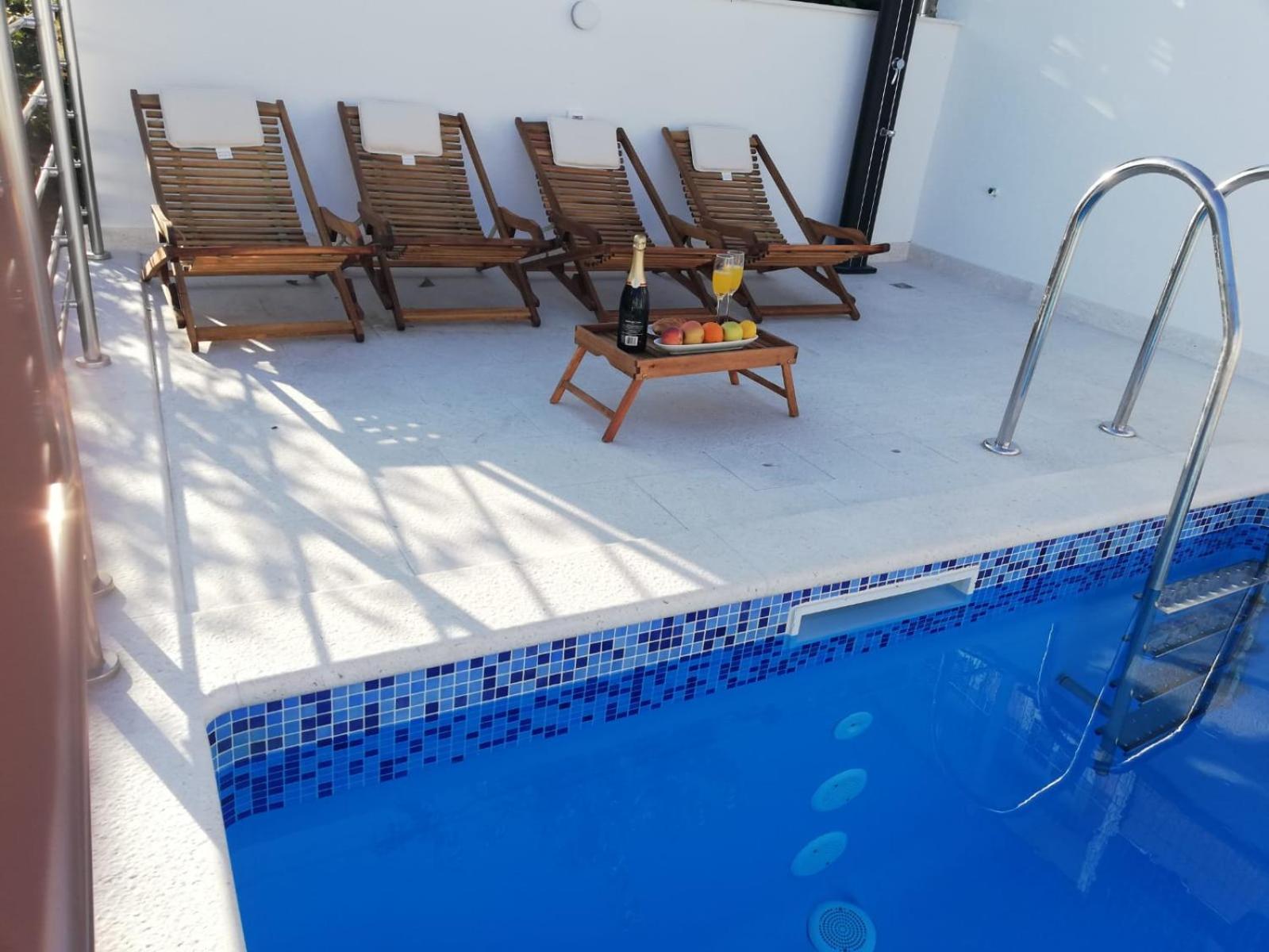 Apartment with Sea View - Photo 5