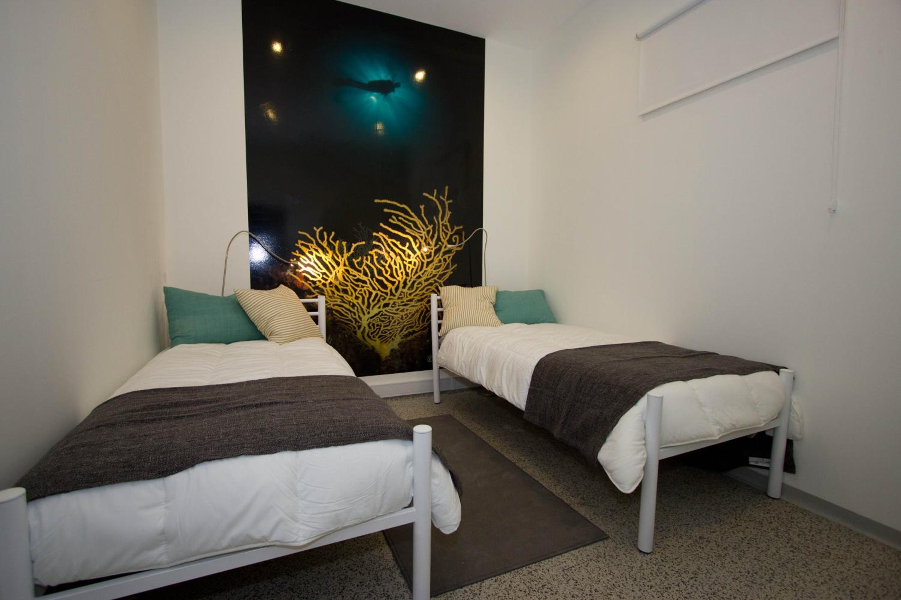 Twin Room with Shared Bathroom - Photo 3