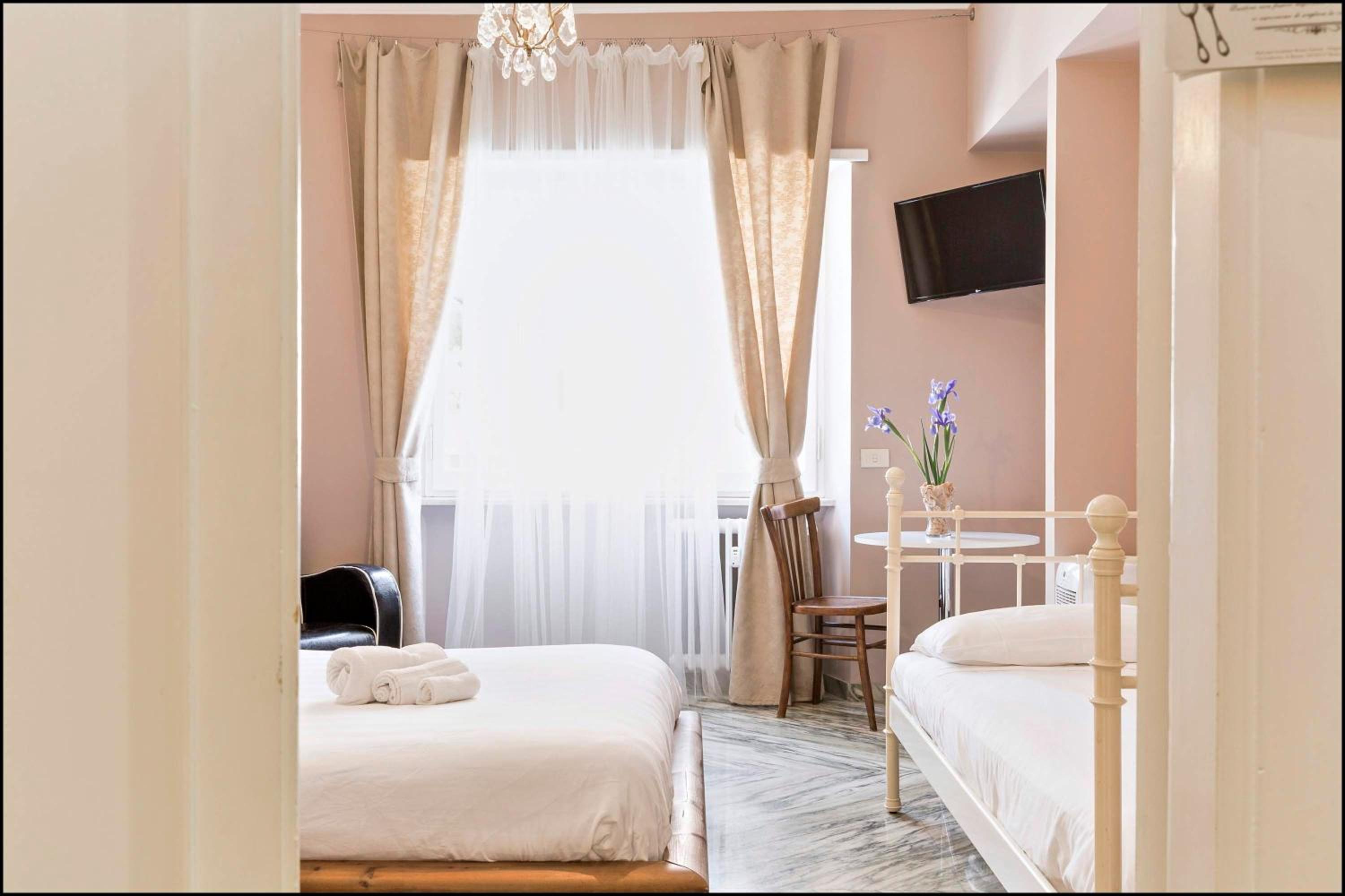 Triple Room with Private External Bathroom photo 1