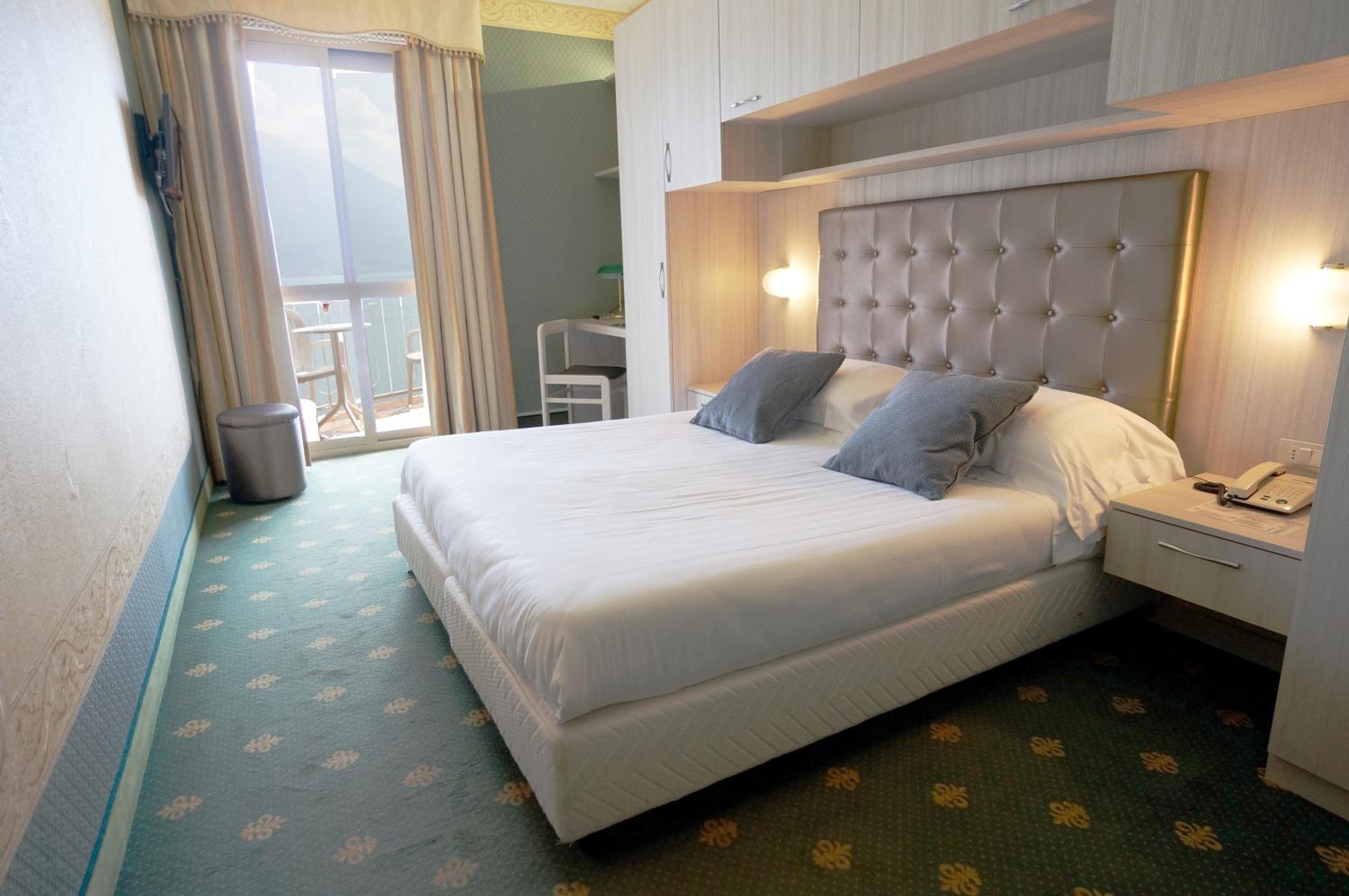 Economy Double Room with Lake View photo 2