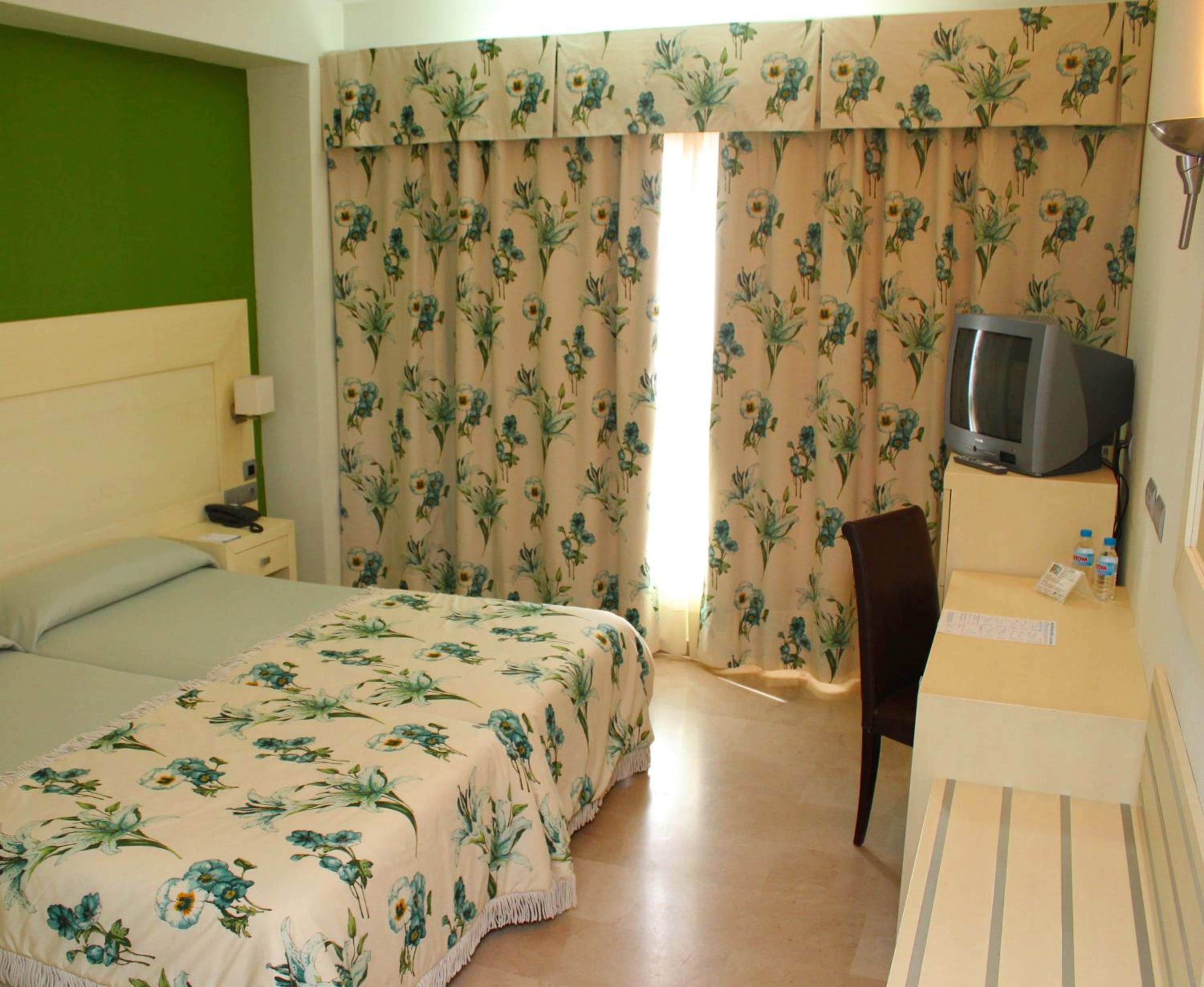 Twin Room - Photo 5