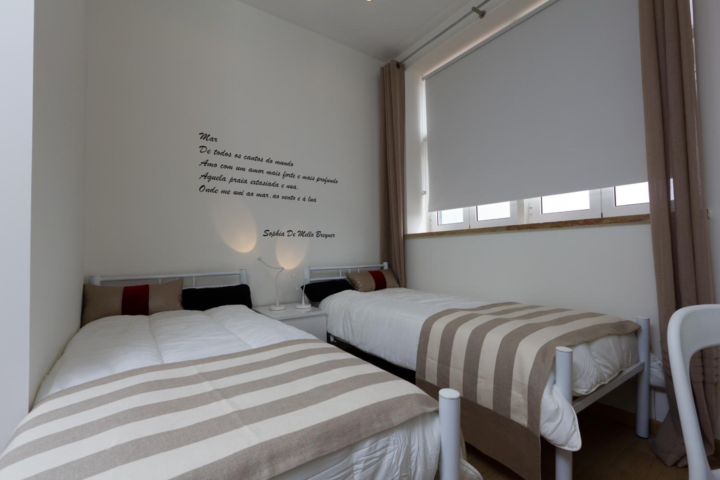 Twin Room with Private Bathroom - Photo 11