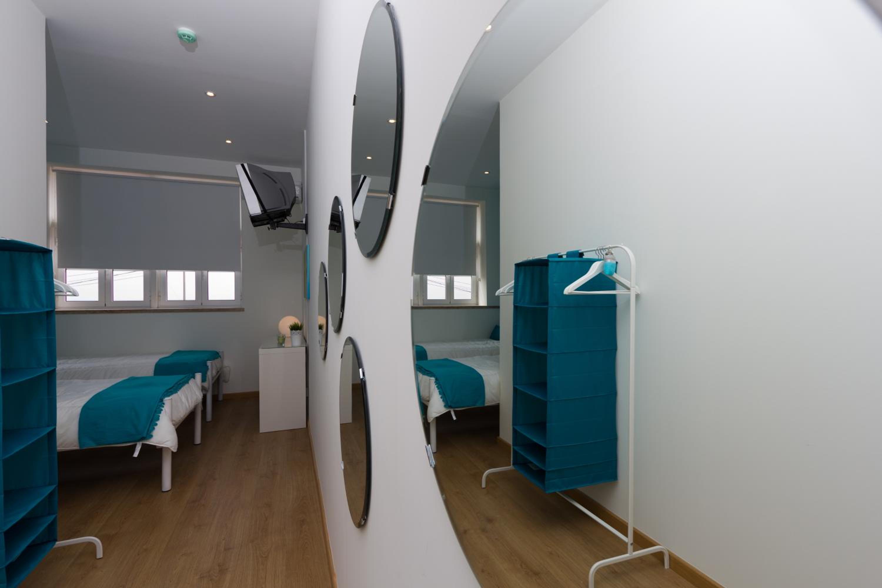 Twin Room with Private Bathroom - Photo 13