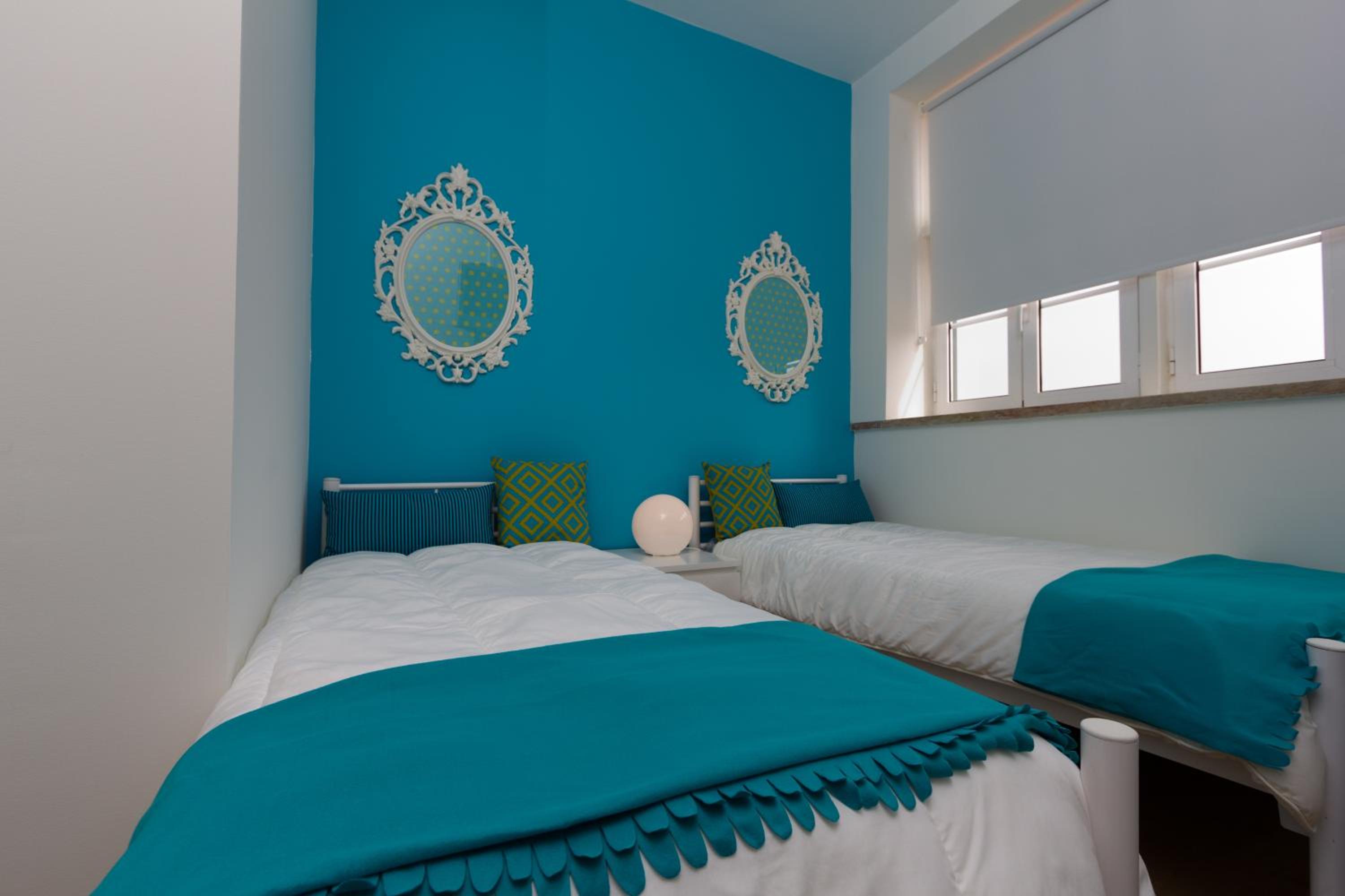 Twin Room with Private Bathroom - Photo 15