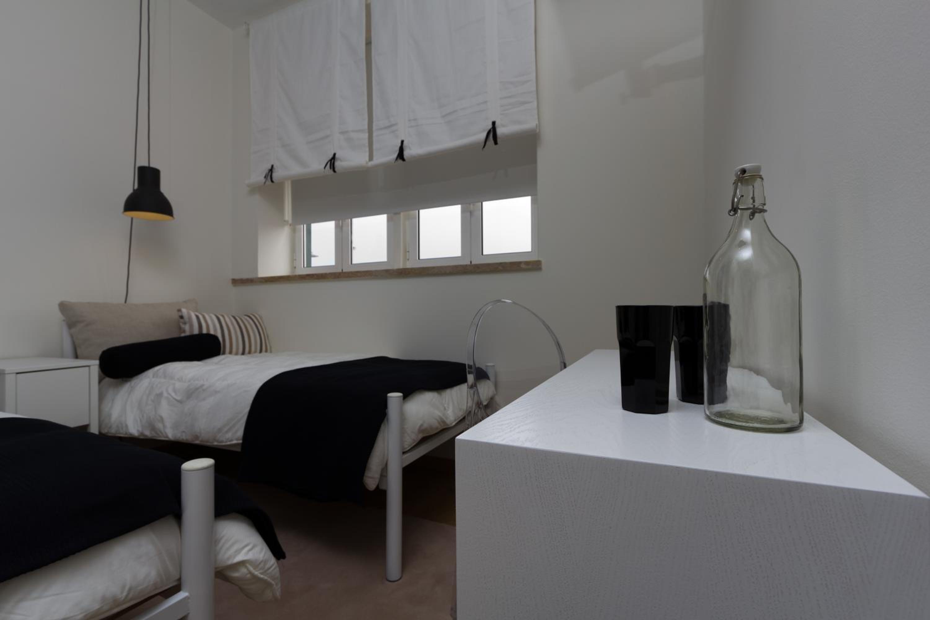 Twin Room with Private Bathroom - Photo 17