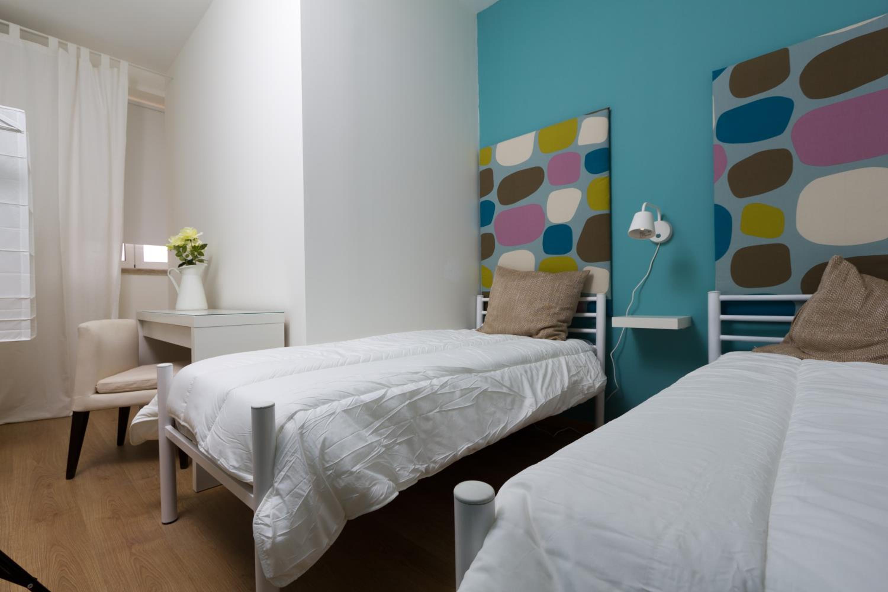 Twin Room with Private Bathroom - Photo 12