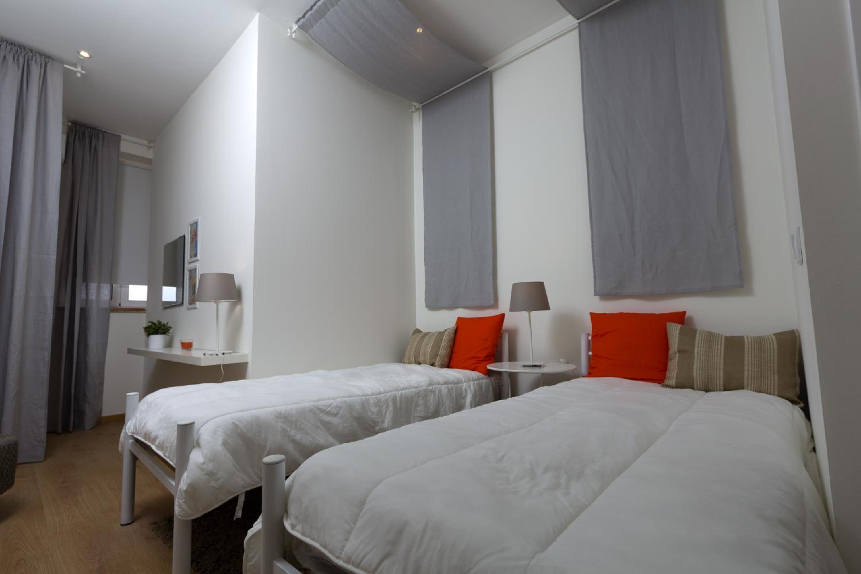 Twin Room with Private Bathroom - Photo 1