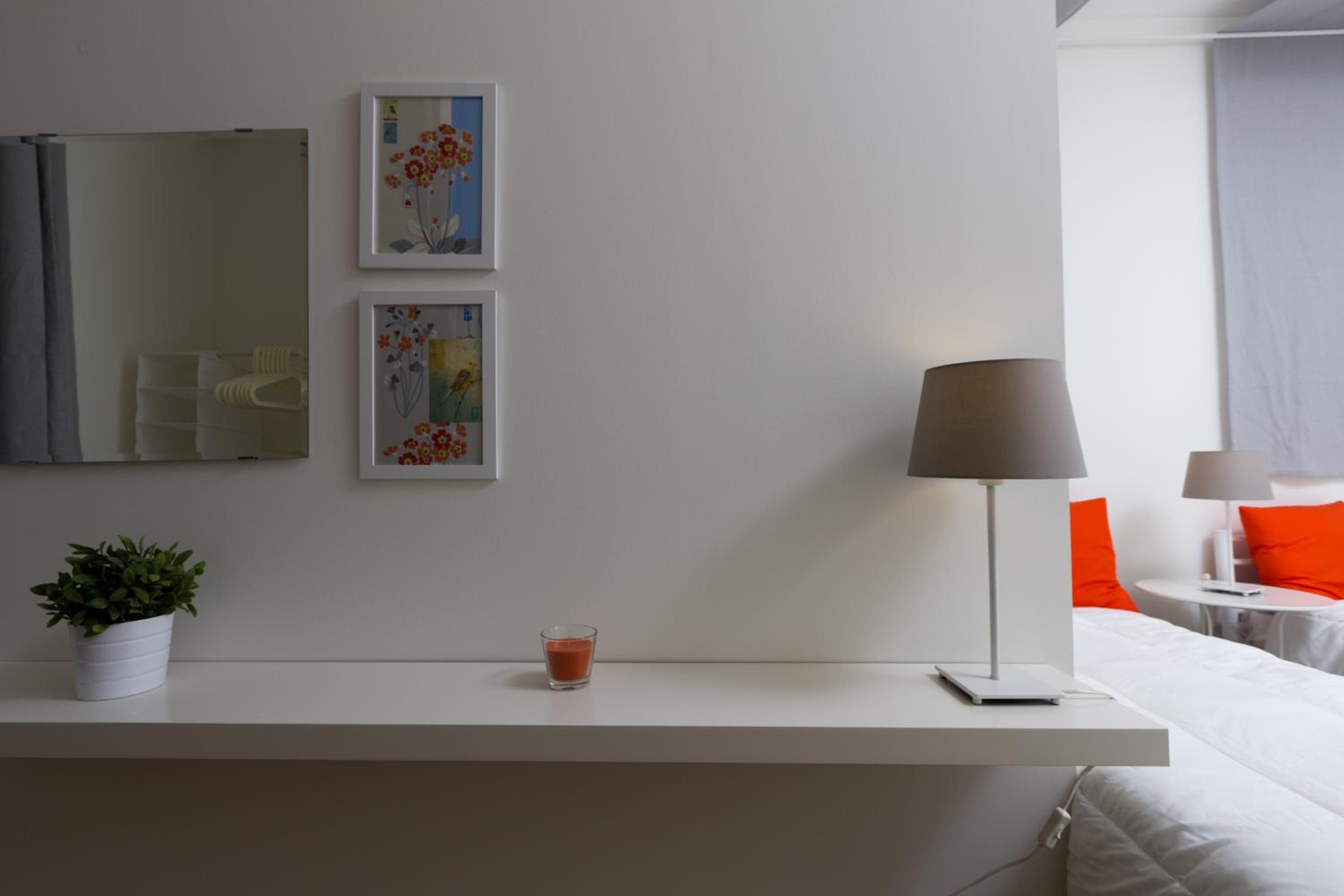 Twin Room with Private Bathroom - Photo 22