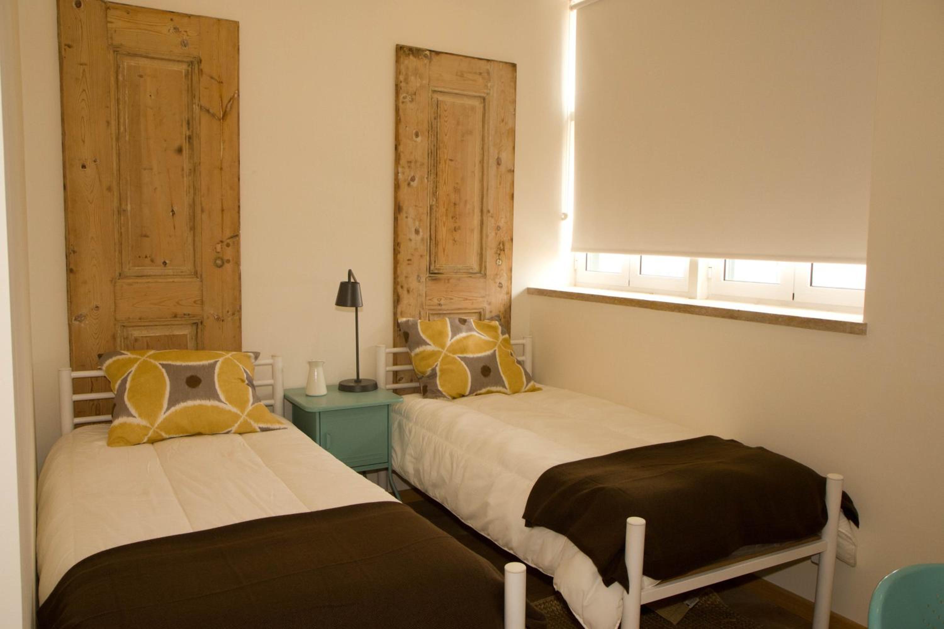 Twin Room with Private Bathroom - Photo 4