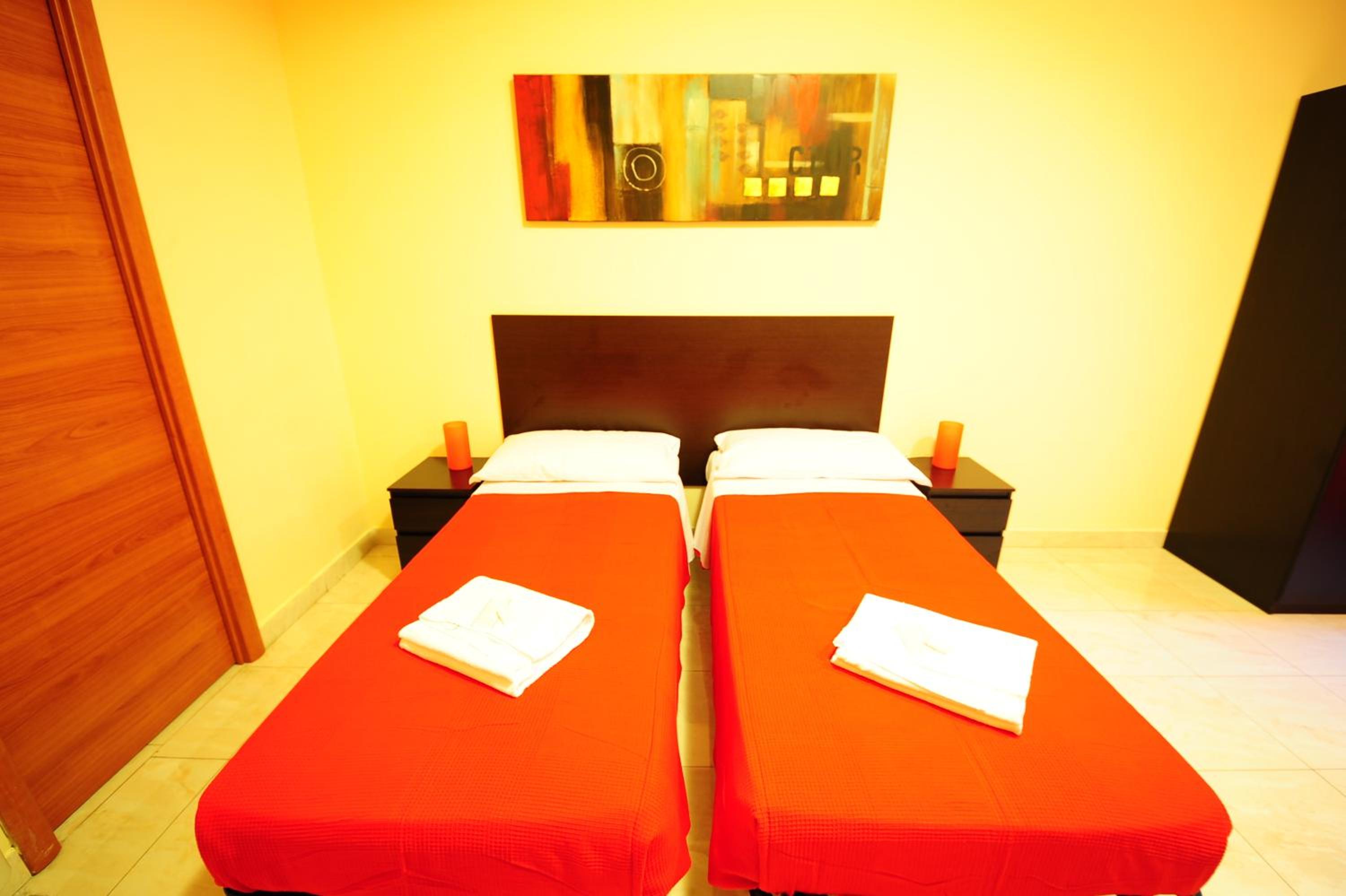 Twin Room with Private Bathroom photo 1