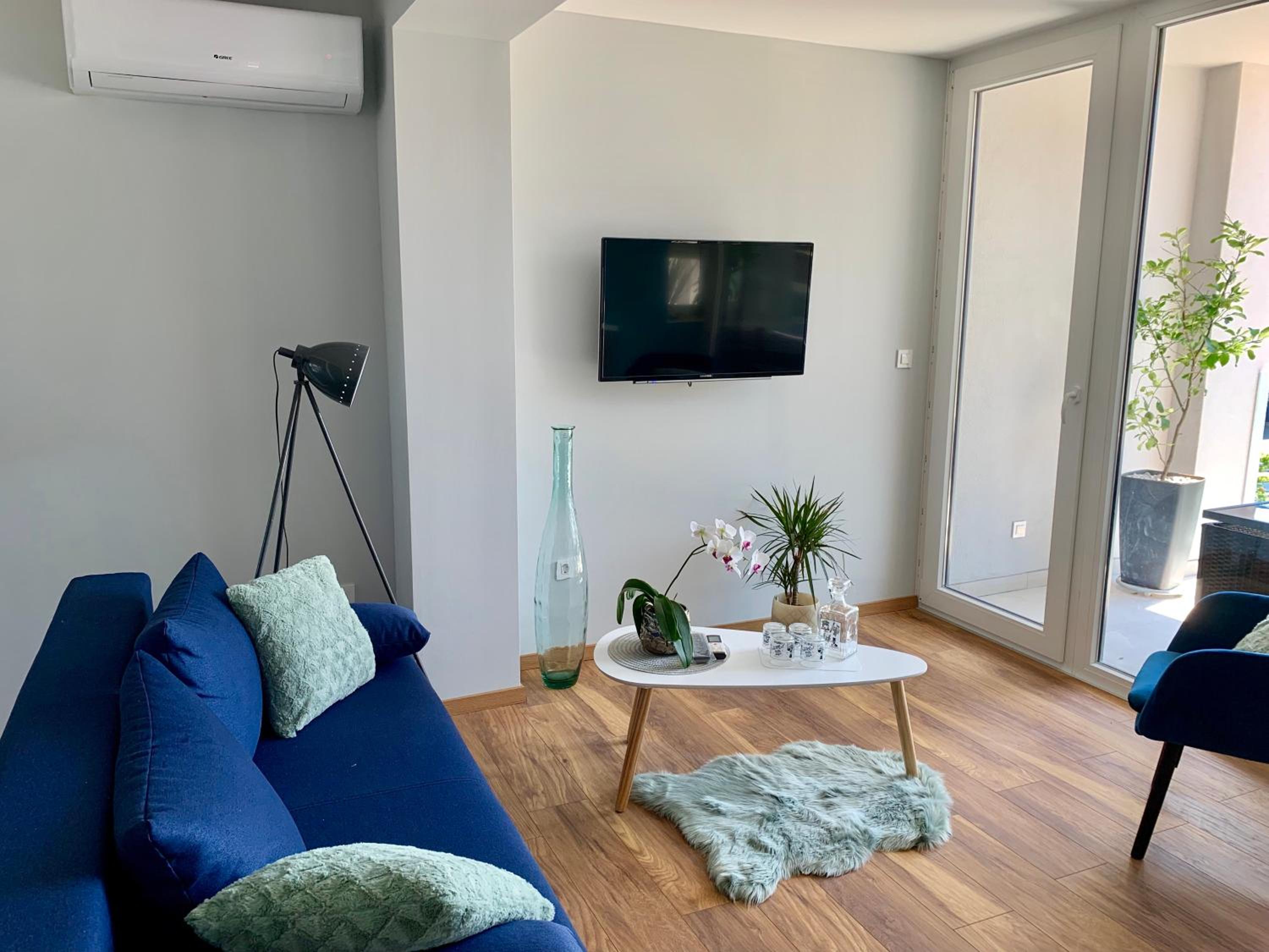 One-Bedroom Apartment with Terrace photo 3