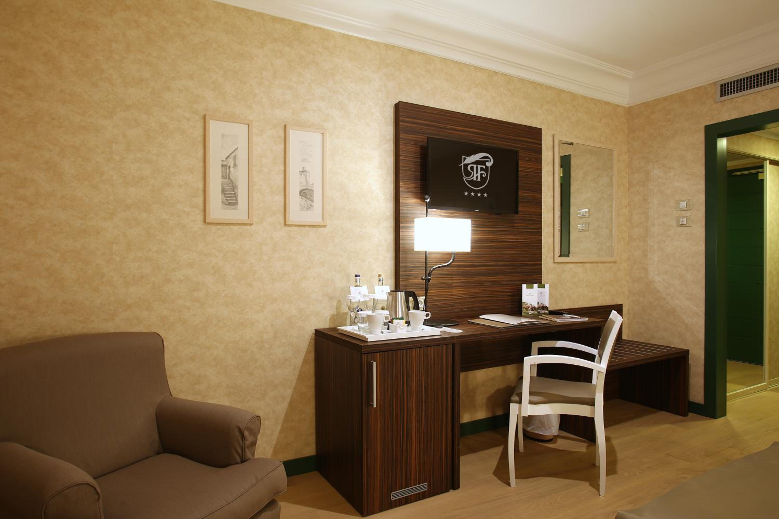 Double or Twin Room - Photo 8