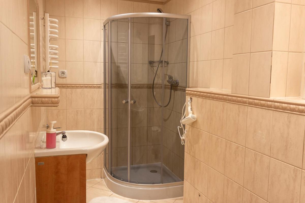 Quadruple Room with Shared Bathroom photo 2