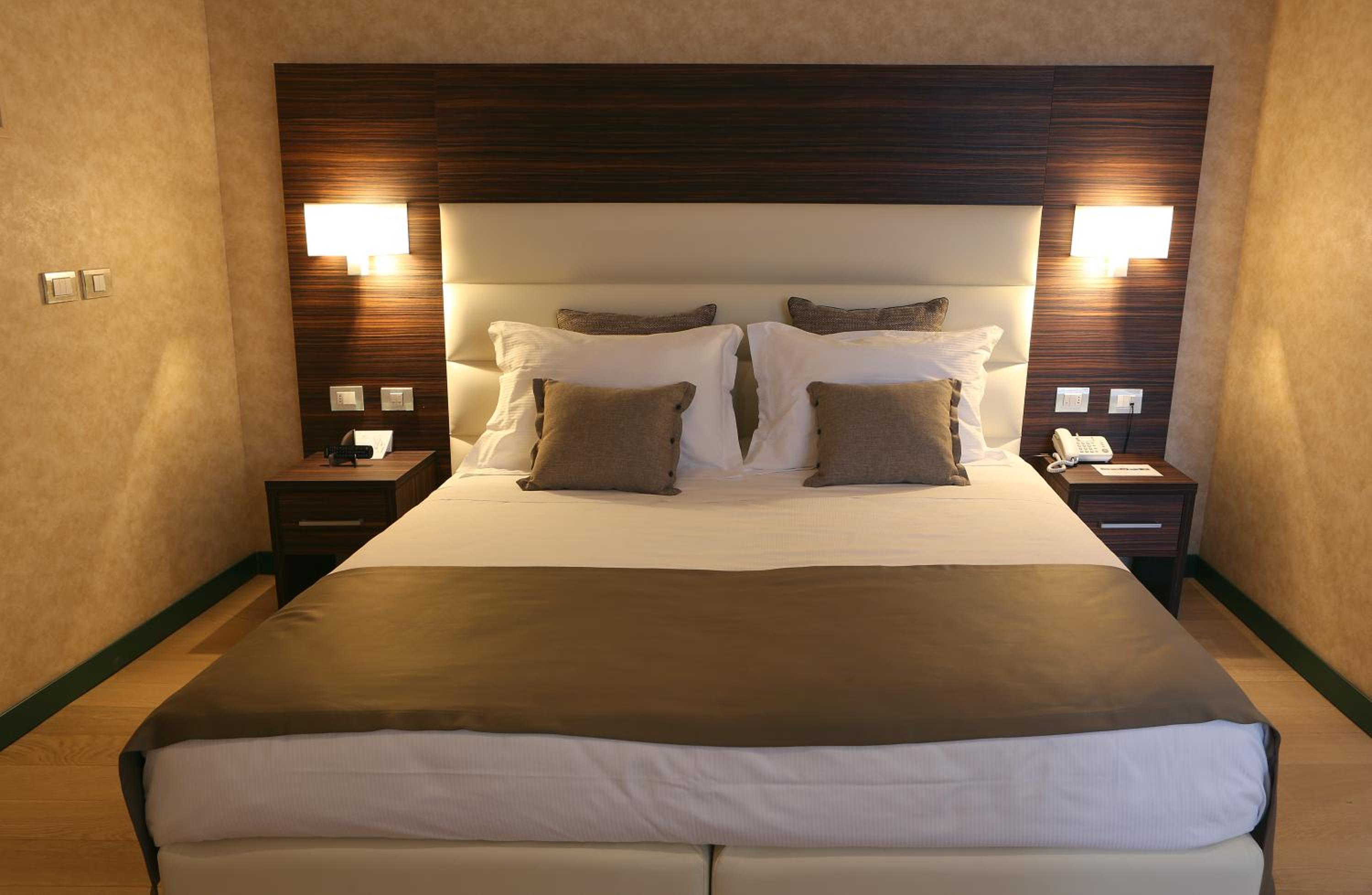 Double or Twin Room - Photo 4