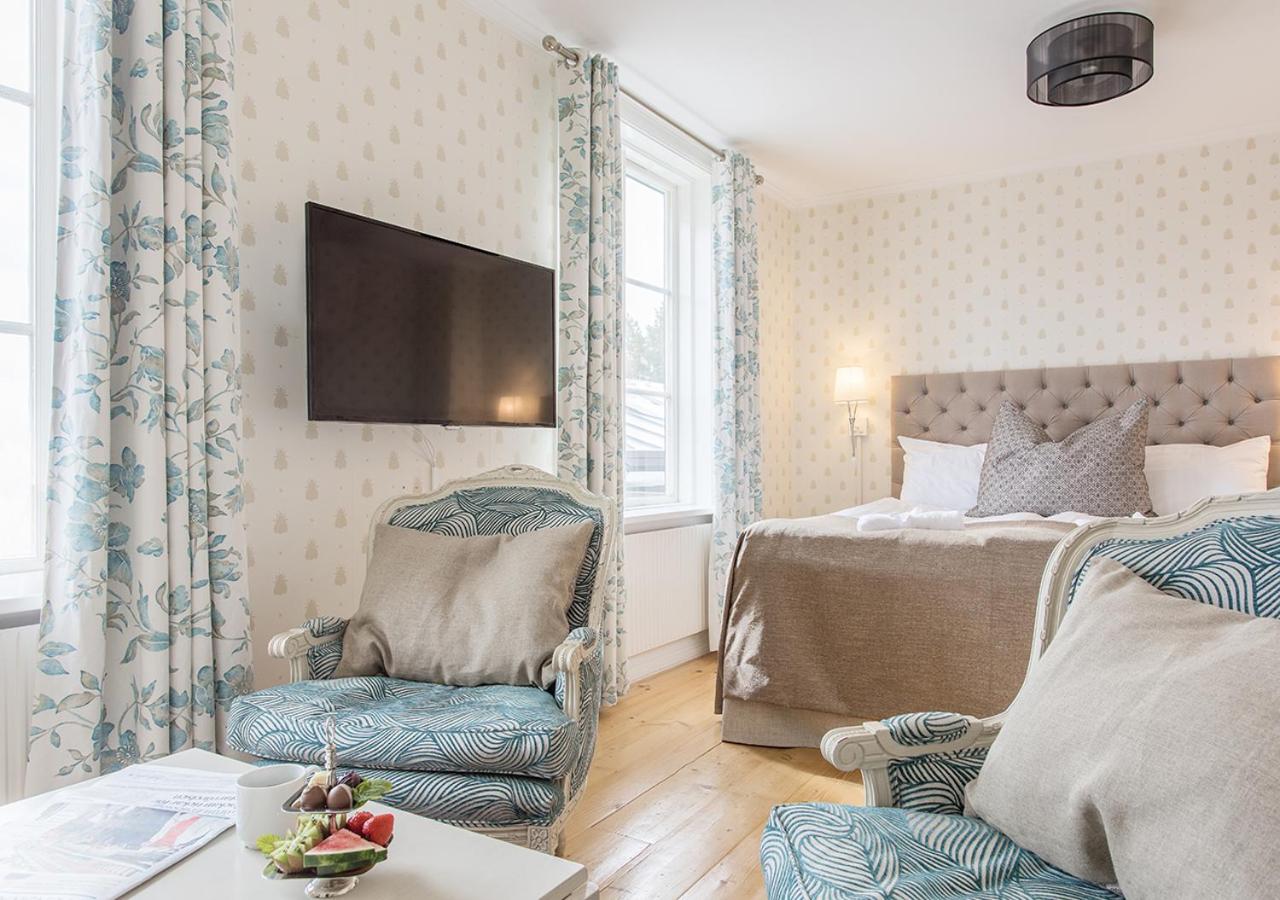 Suite - Photo 1