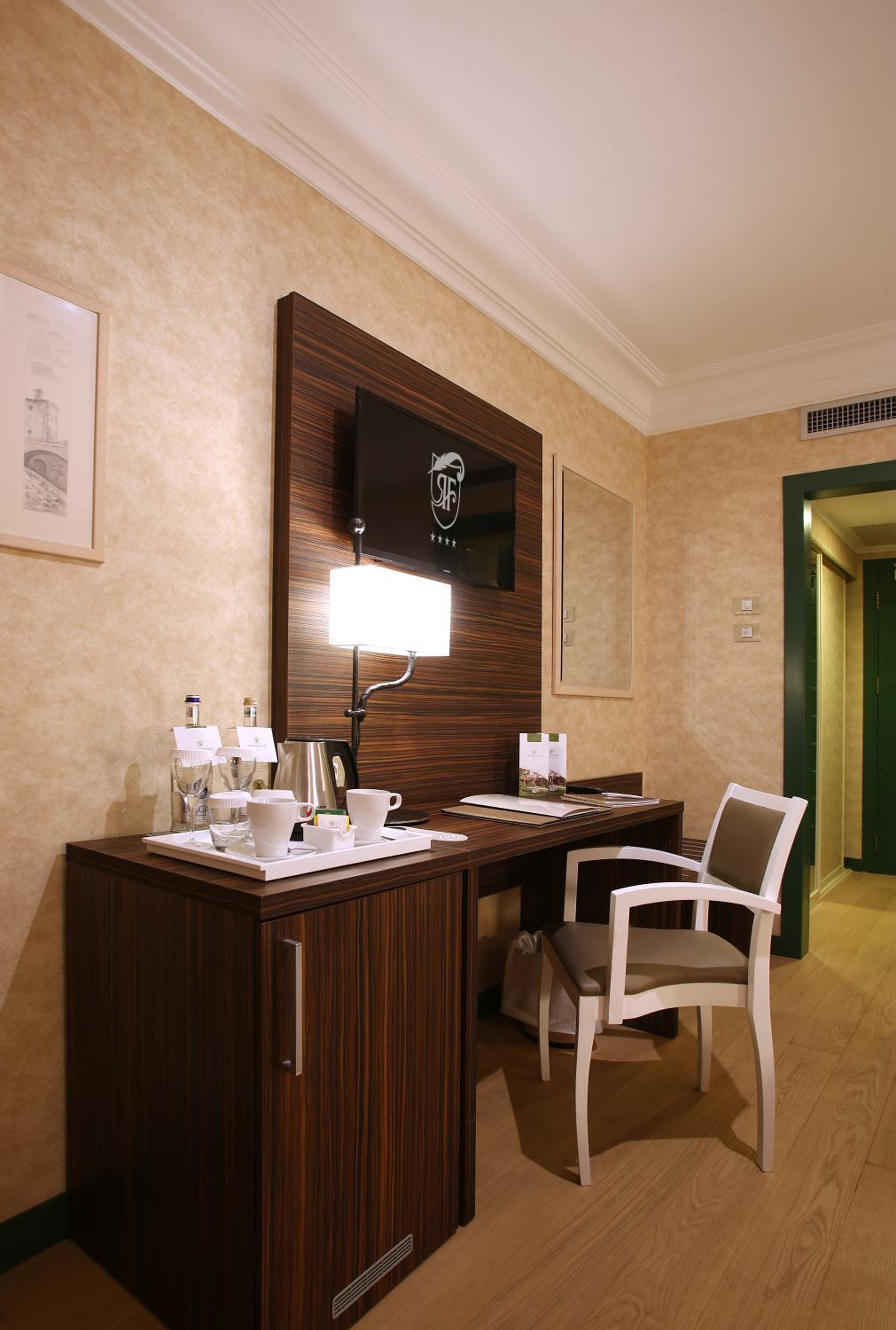 Double or Twin Room - Photo 9