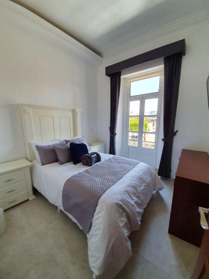 Deluxe Room (2 Adults + 1 Child)