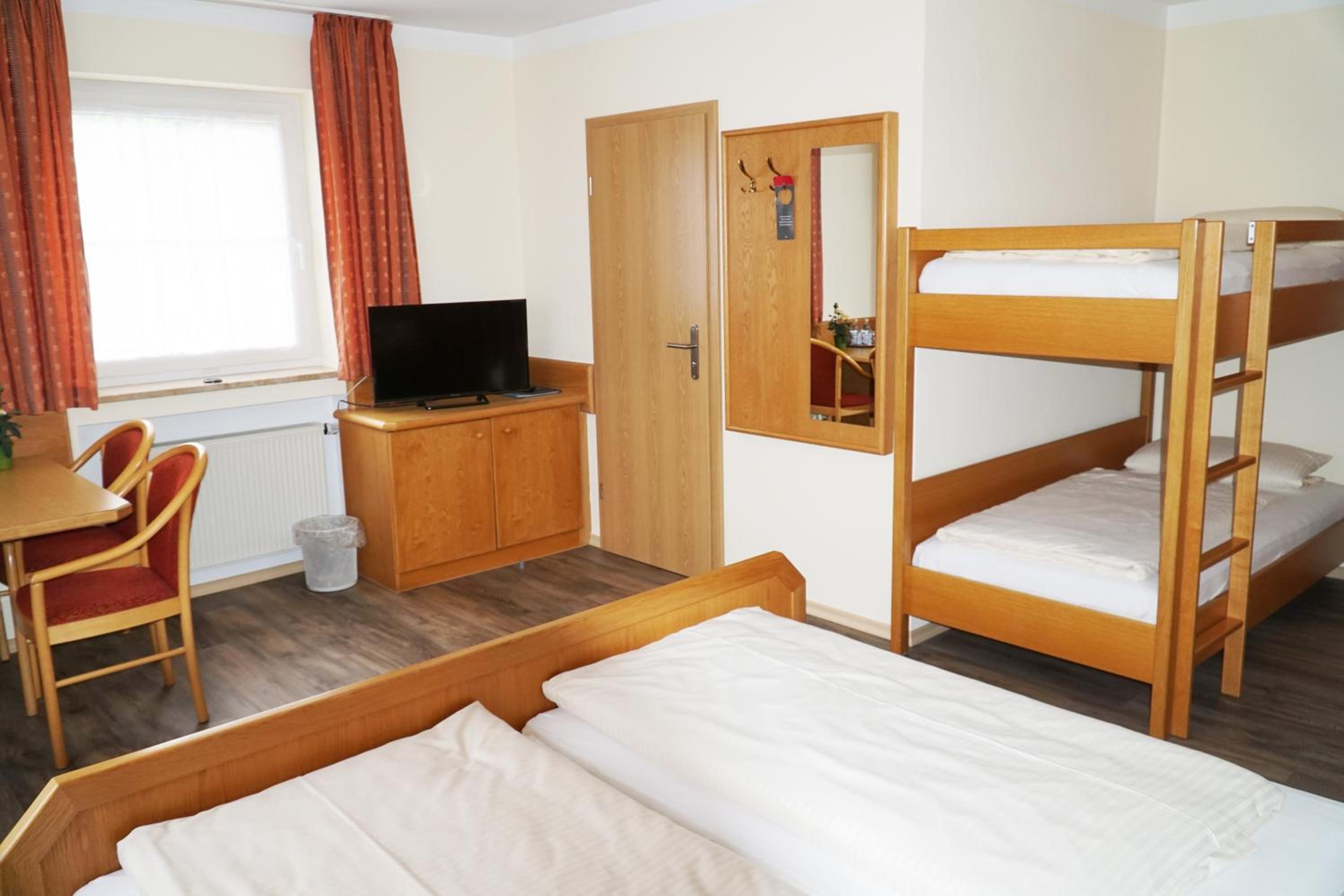Quadruple Room (2 Adults + 2 Children) - Photo 2