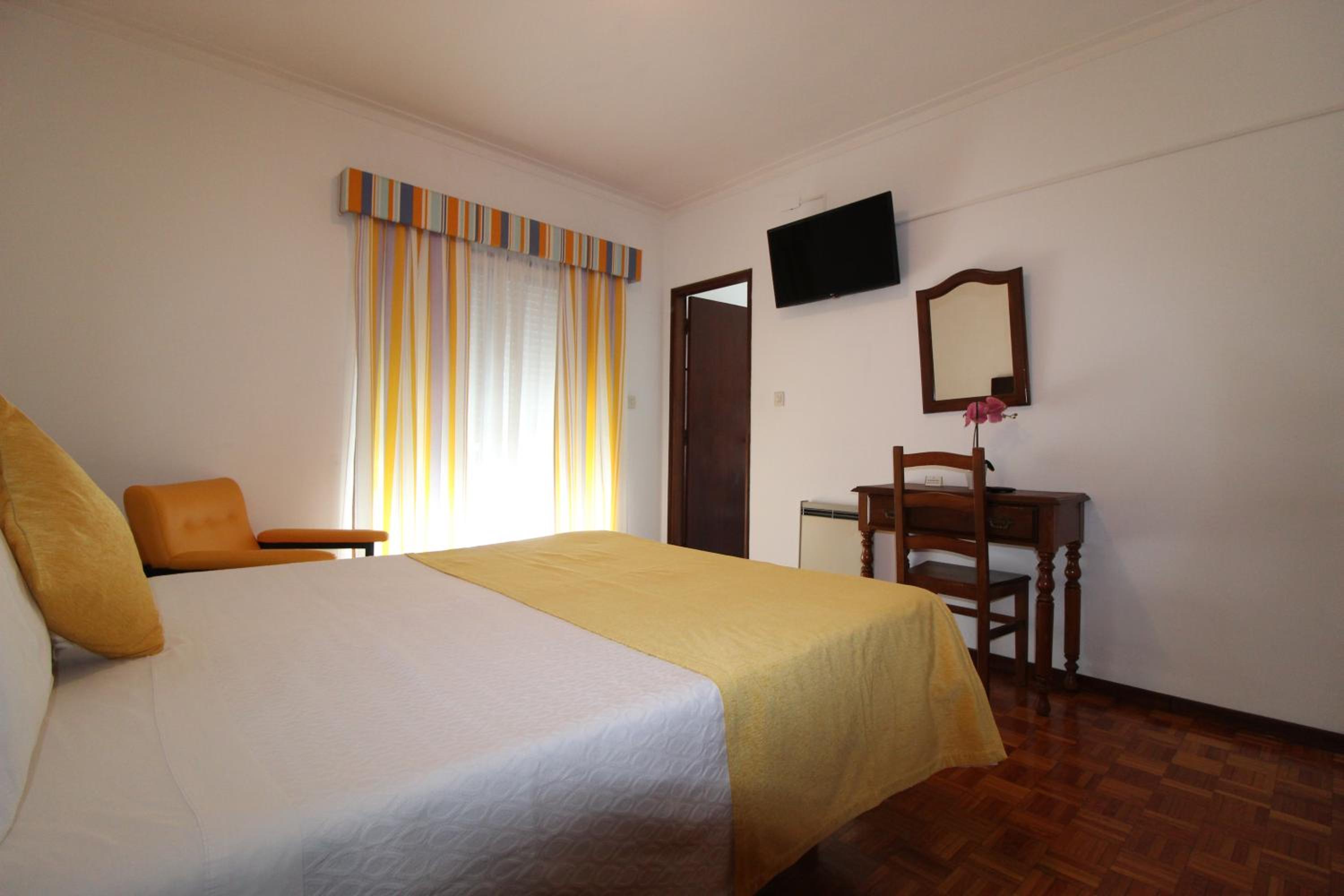 Double Room with Mountain View - Photo 12