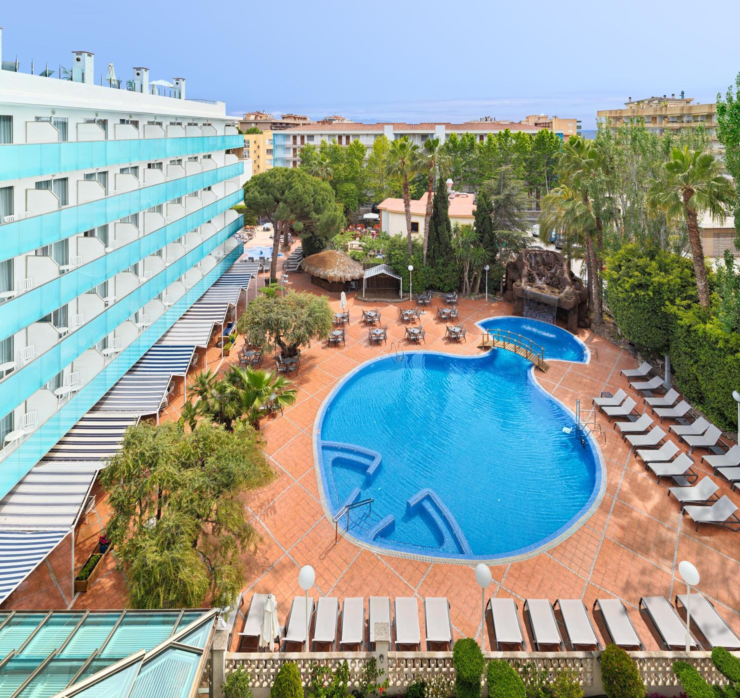 Double or Twin Room with Pool View (2 Adults) - Photo 4