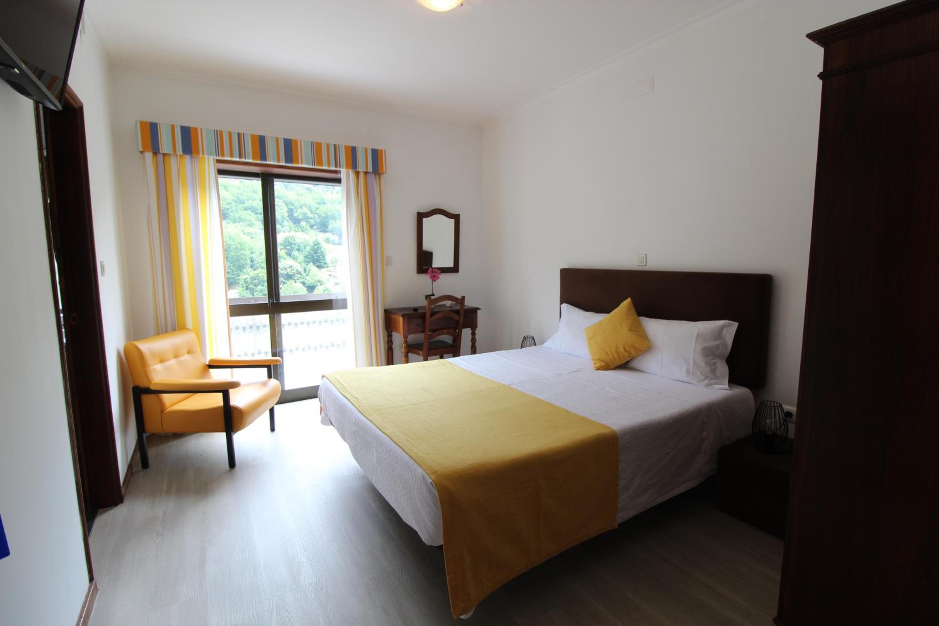 Double Room with Mountain View - Photo 1