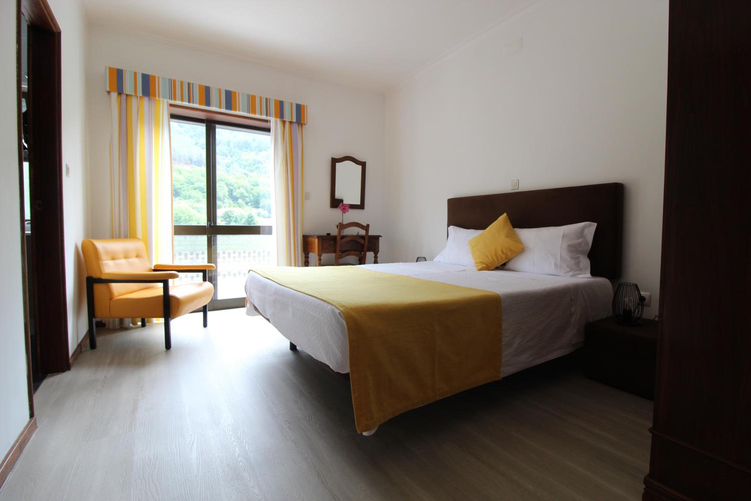 Double Room with Mountain View - Photo 10