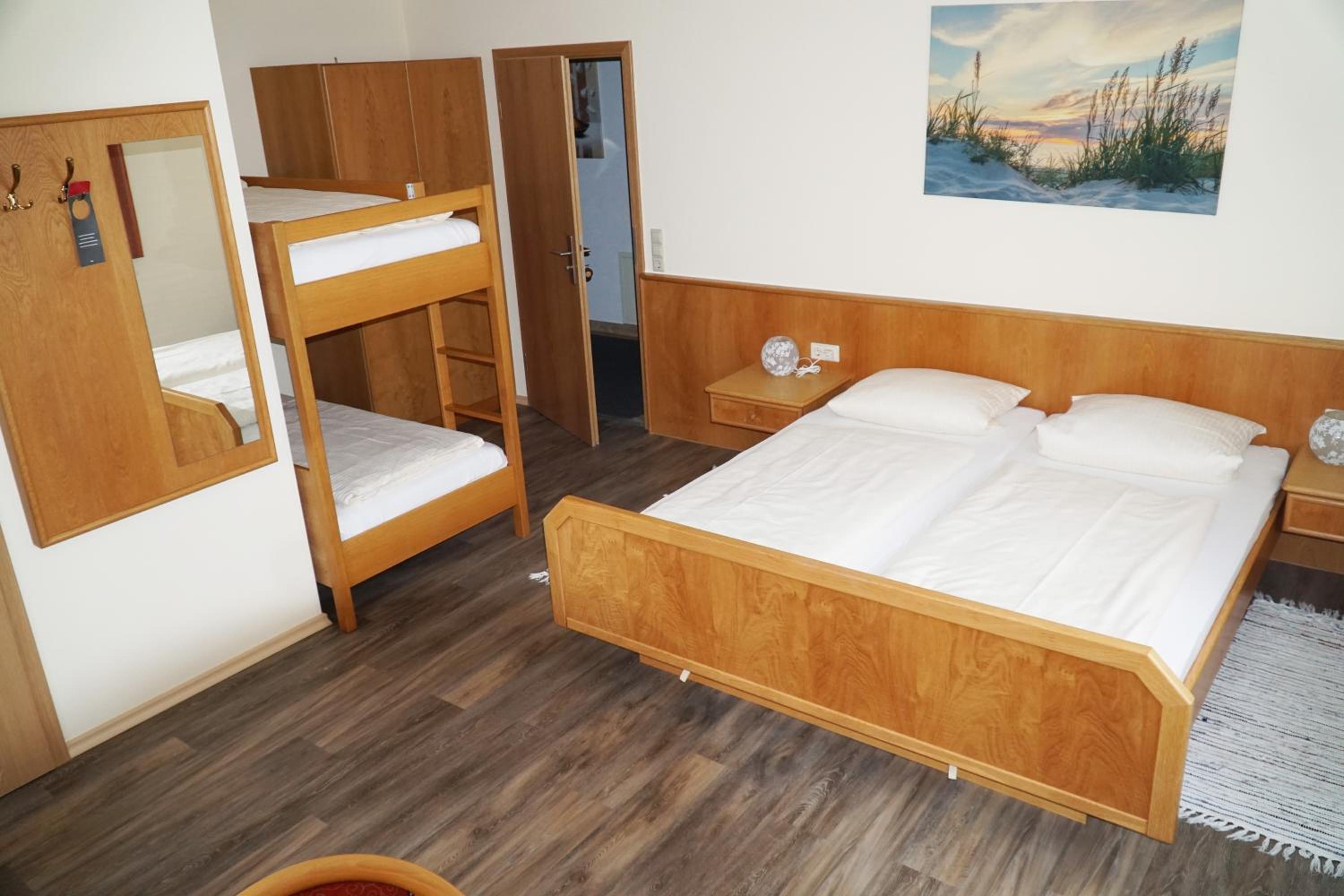 Quadruple Room (2 Adults + 2 Children) - Photo 1
