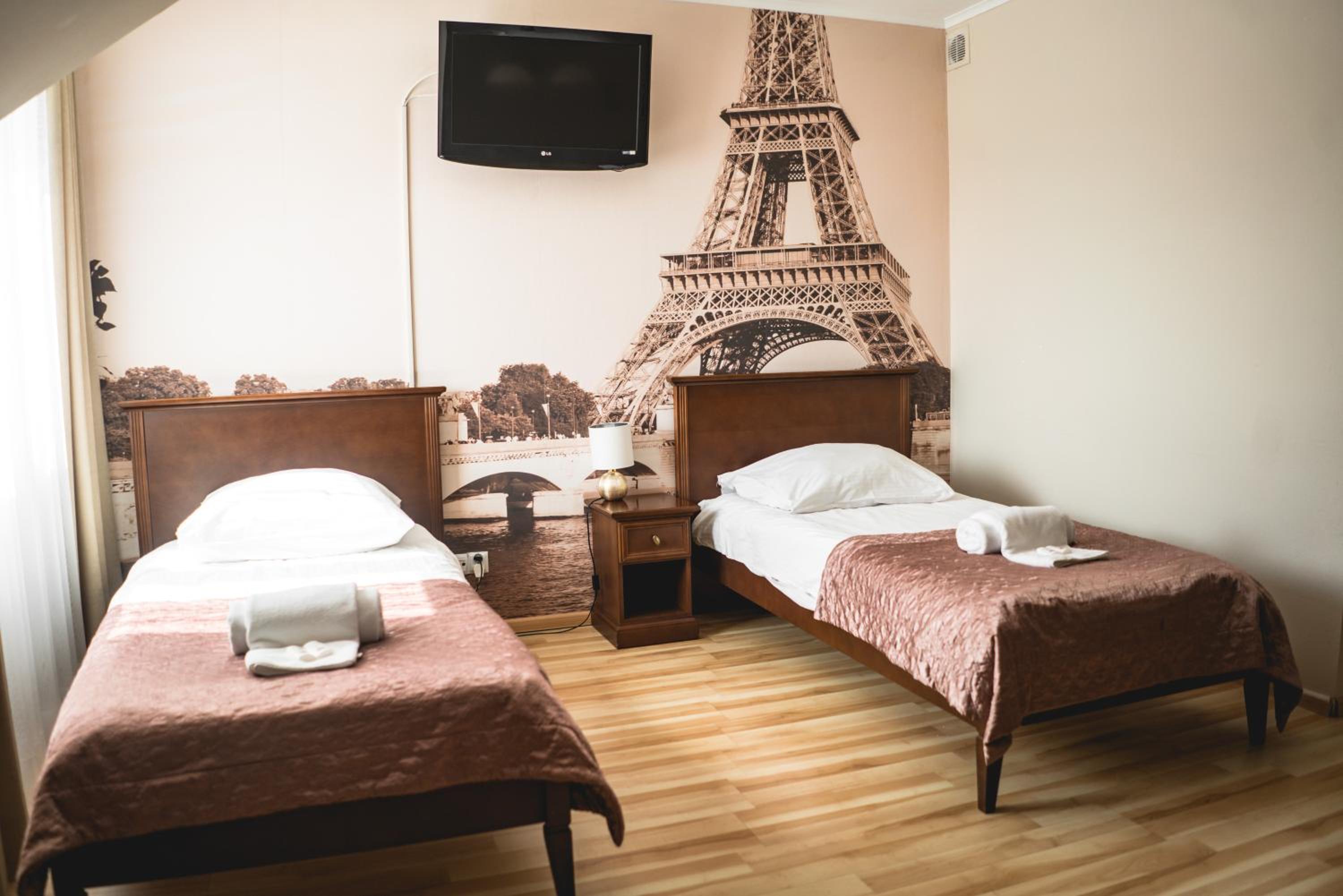 Twin Room - Photo 3
