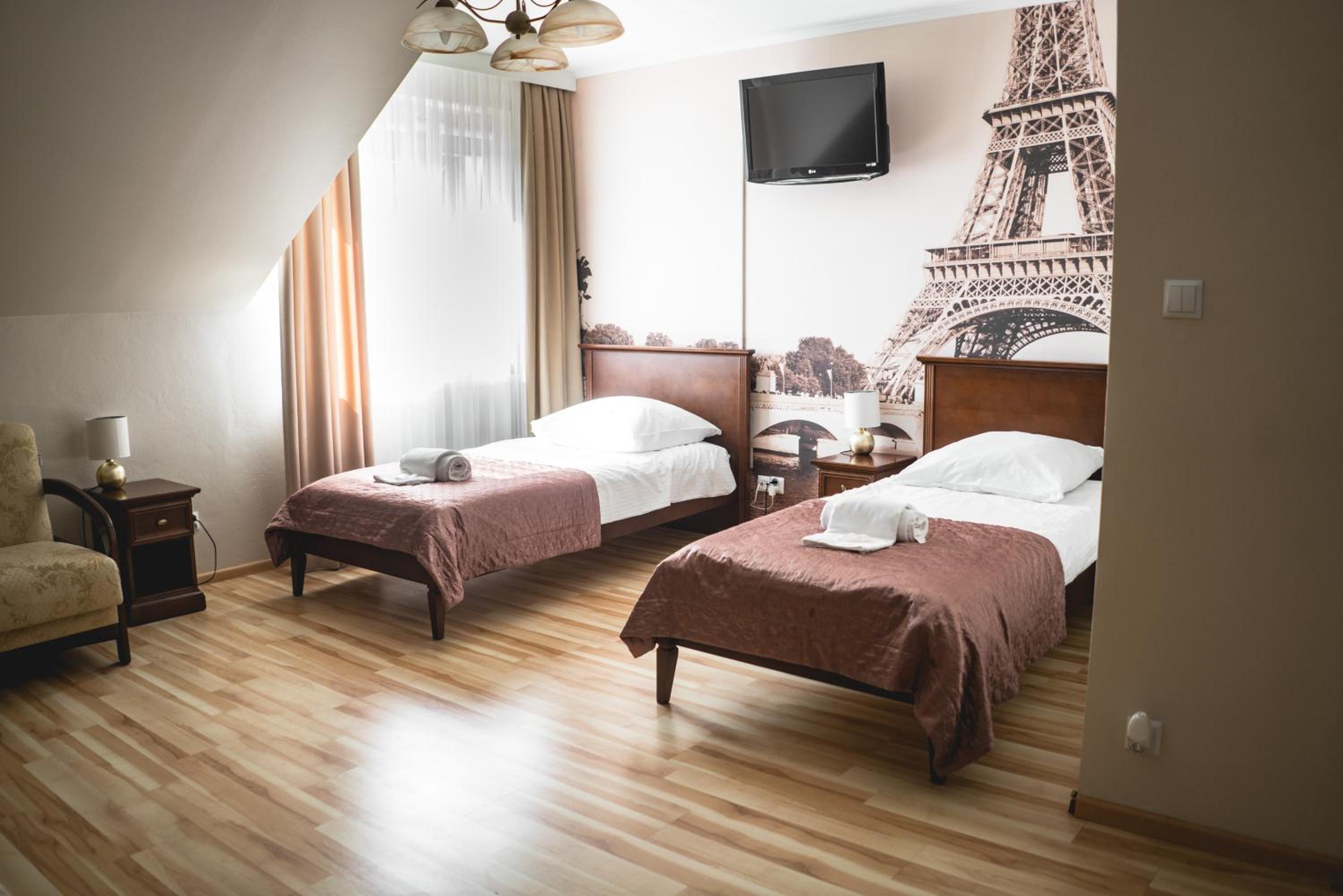 Twin Room - Photo 7