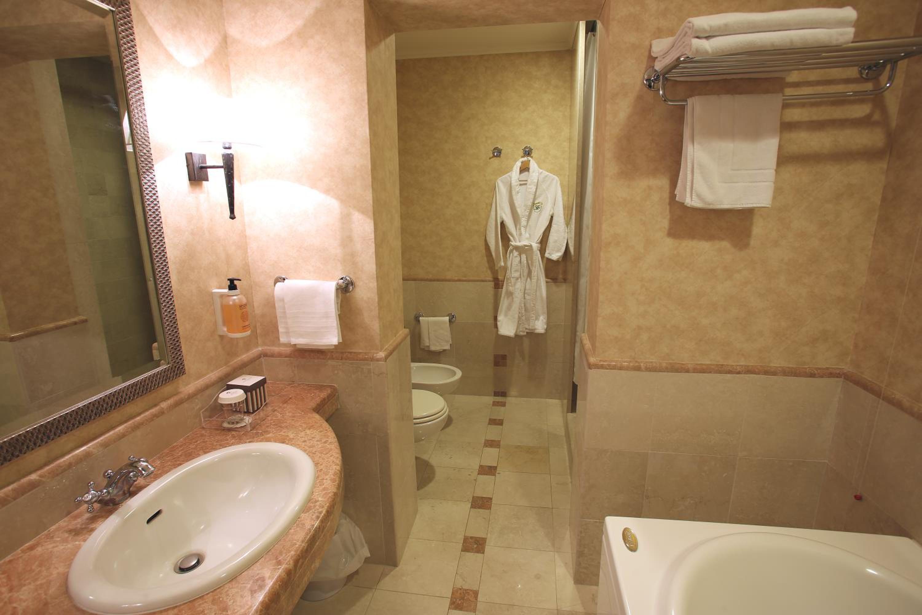 Deluxe Suite photo 2