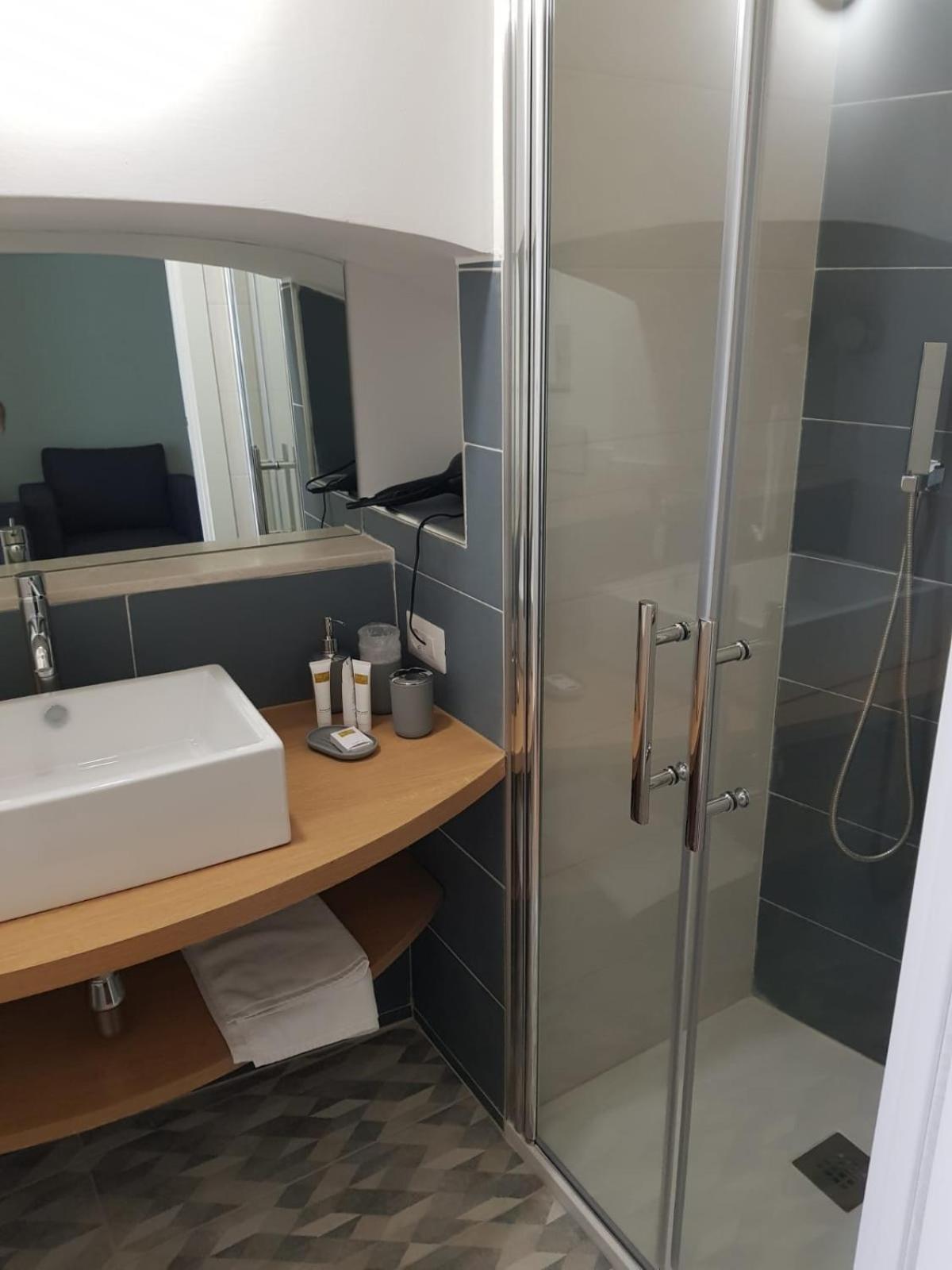 Double Room - Photo 4