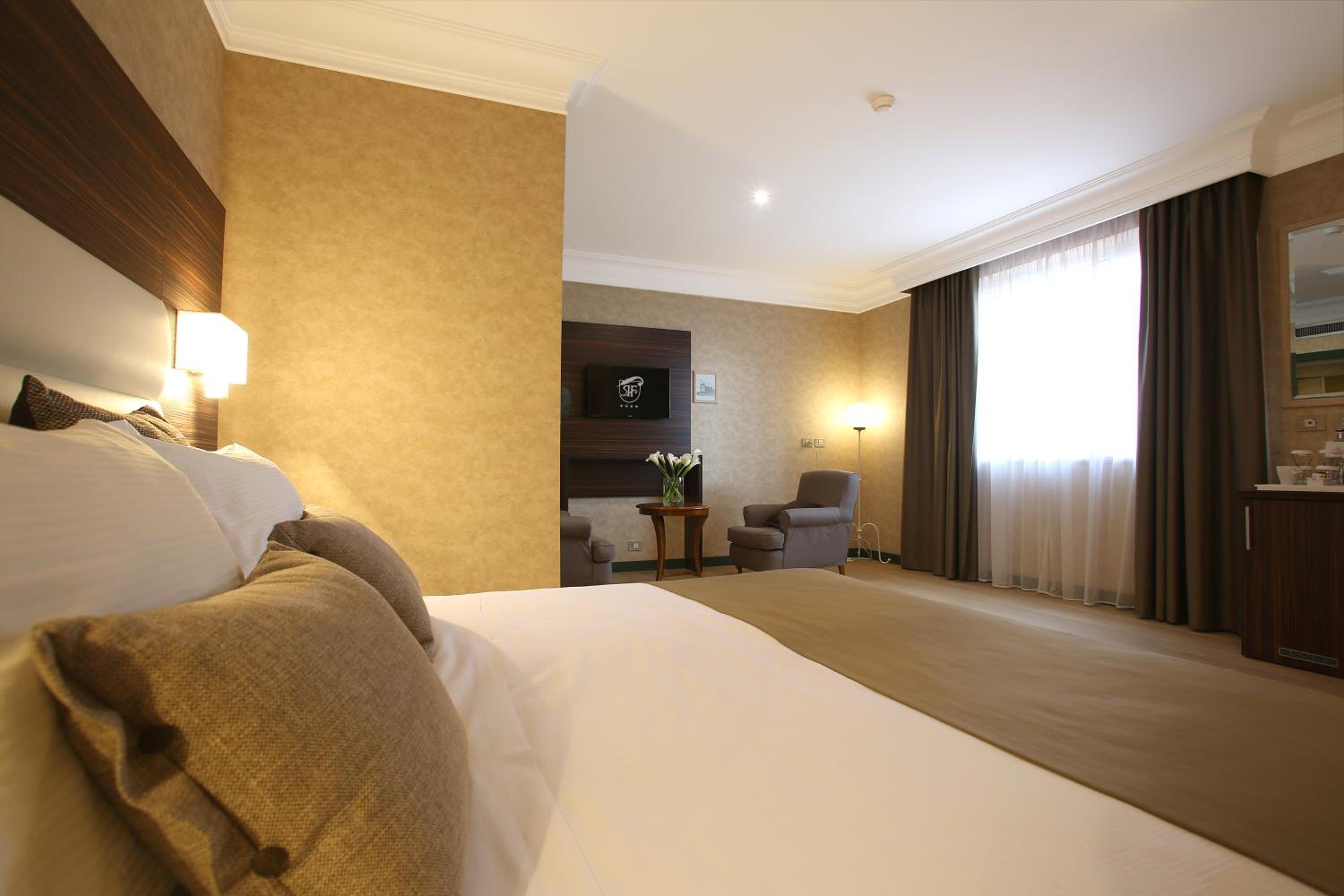 Deluxe Suite photo 3