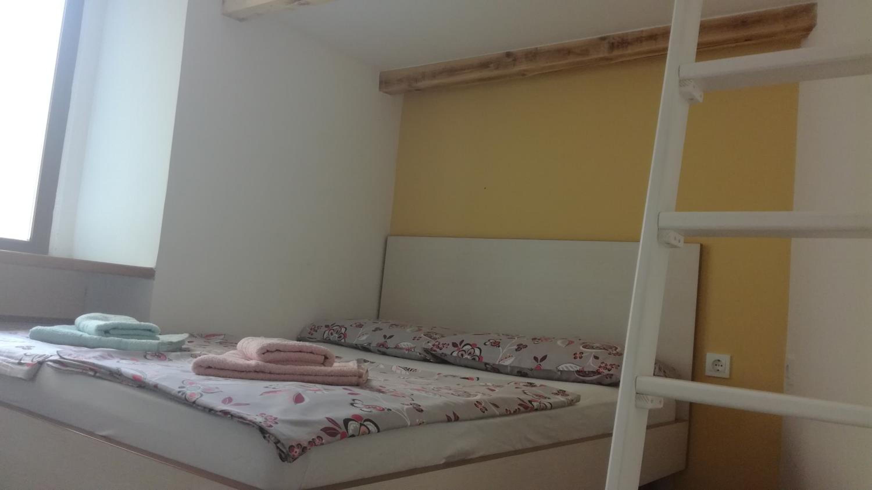 One-Bedroom Apartment - Photo 3