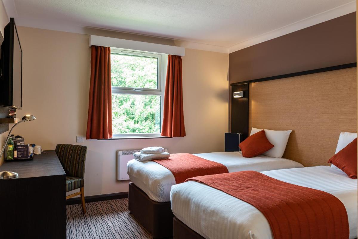 Twin Room - Disability Access photo 1